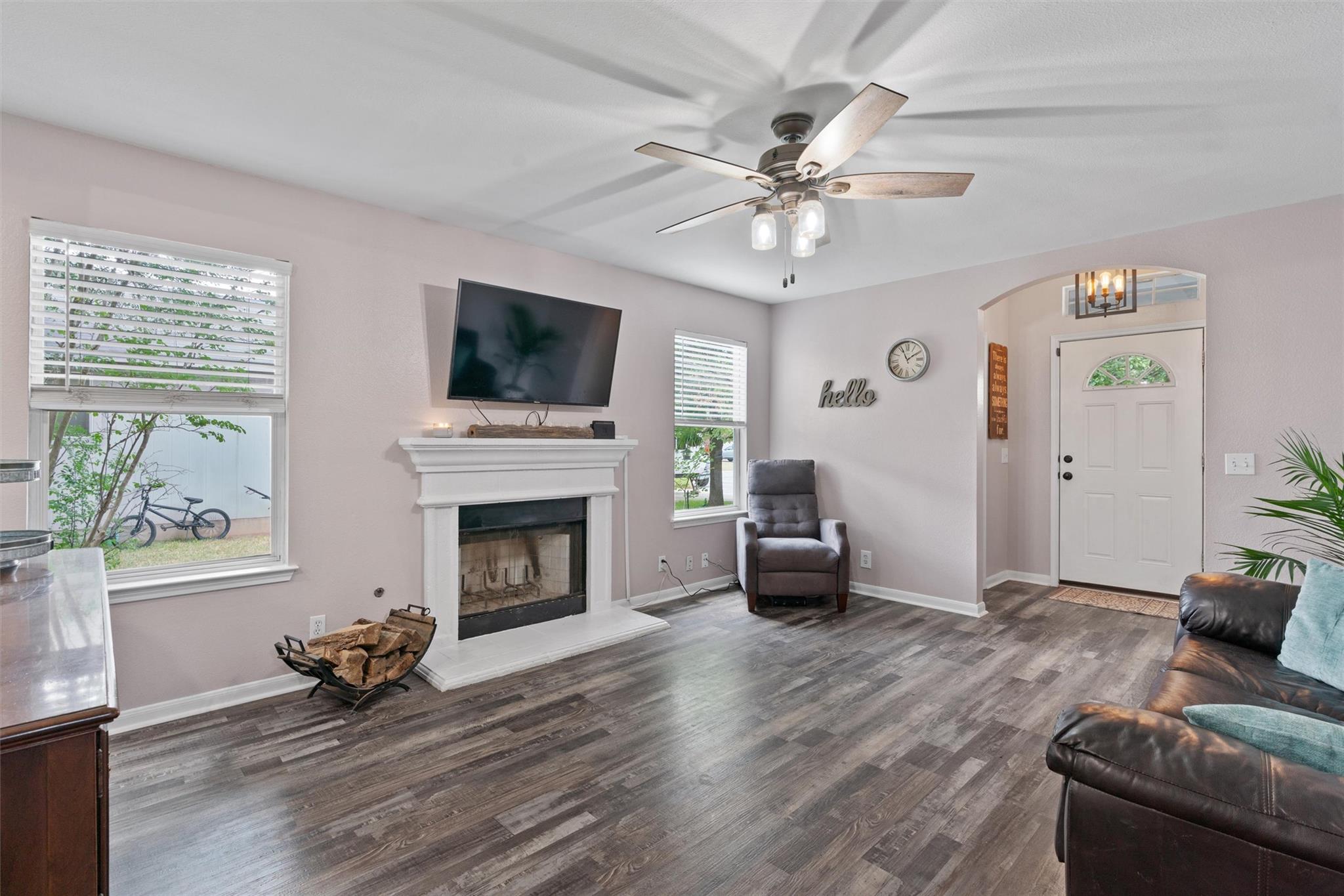 709 Sparkling Brook Ln, Leander, TX 78641