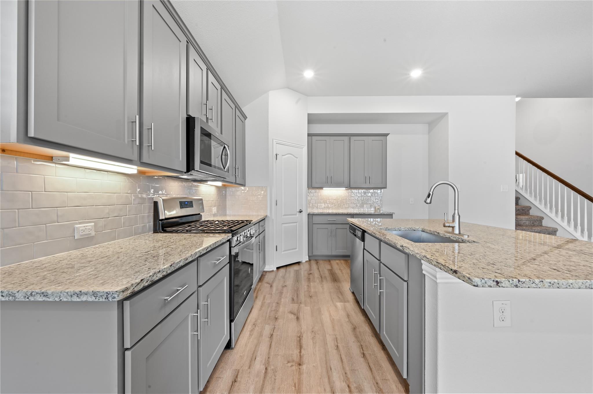 392 Algaroba Loop, Buda, TX 78610