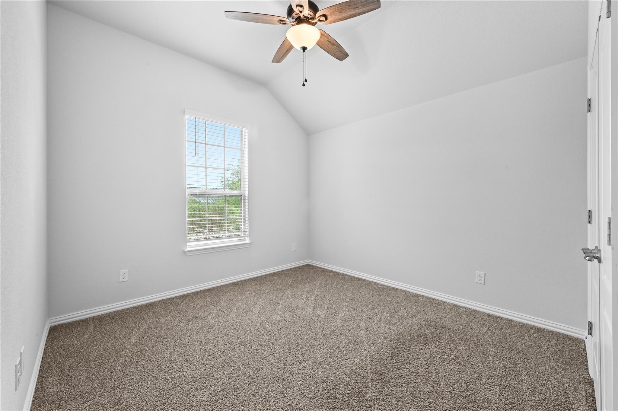 392 Algaroba Loop, Buda, TX 78610