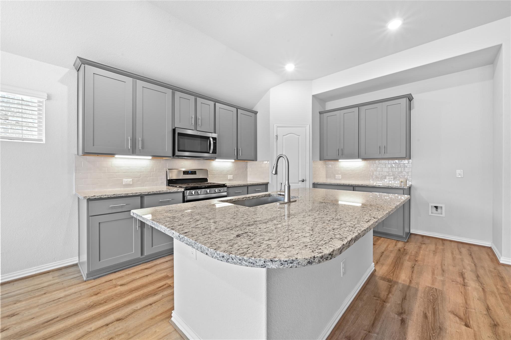 392 Algaroba Loop, Buda, TX 78610