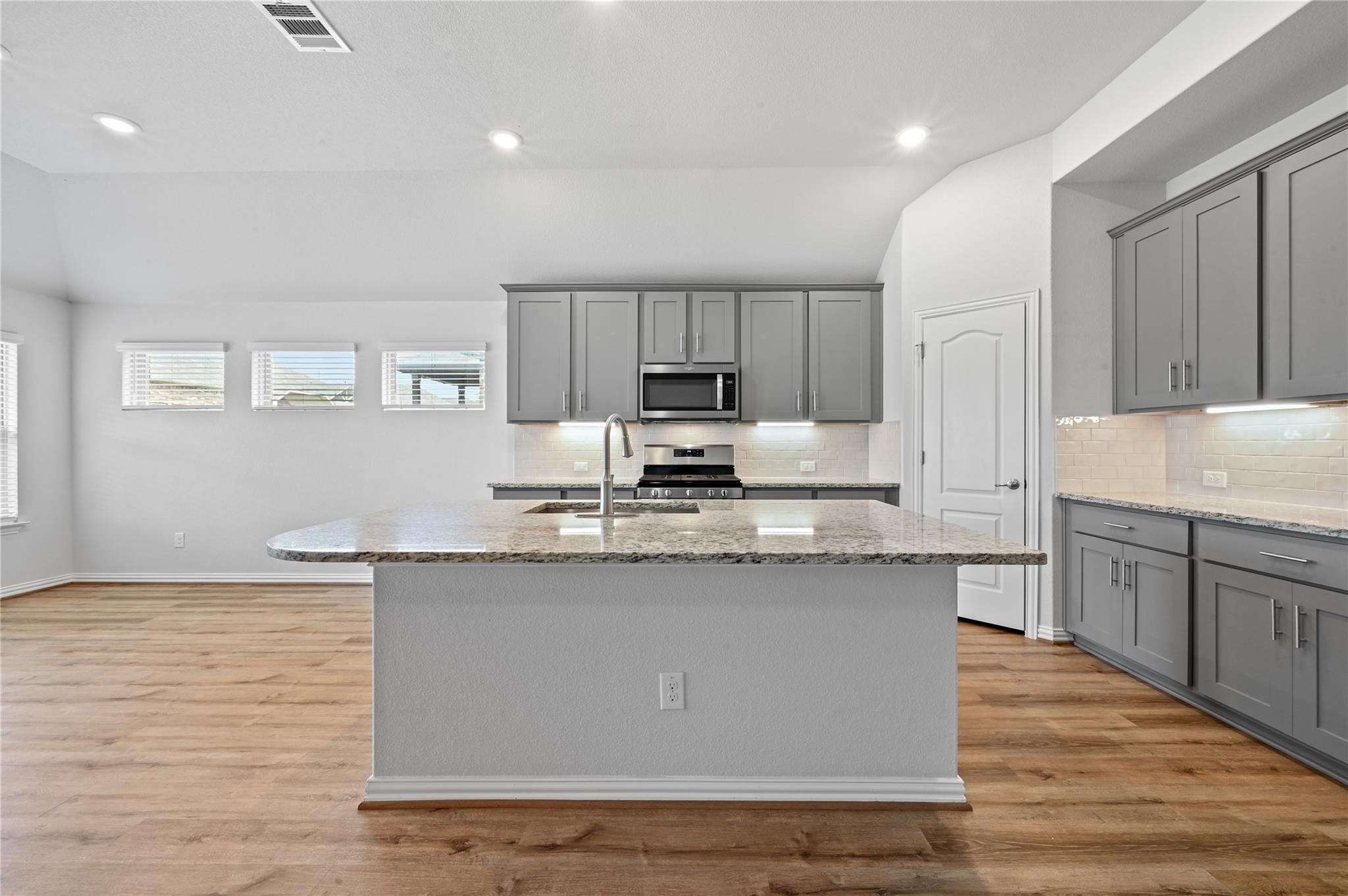 392 Algaroba Loop, Buda, TX 78610