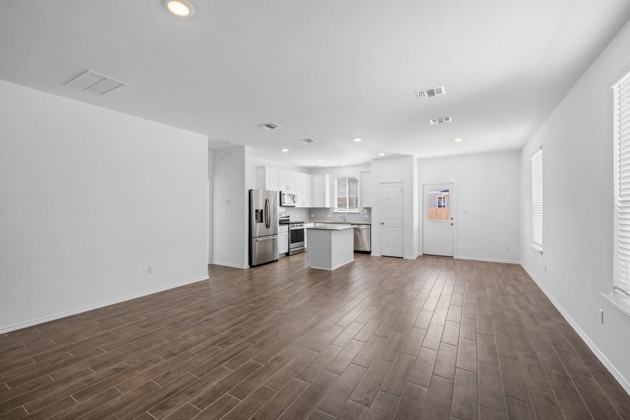 1605 Holly Lake Dr, Leander, TX 78641