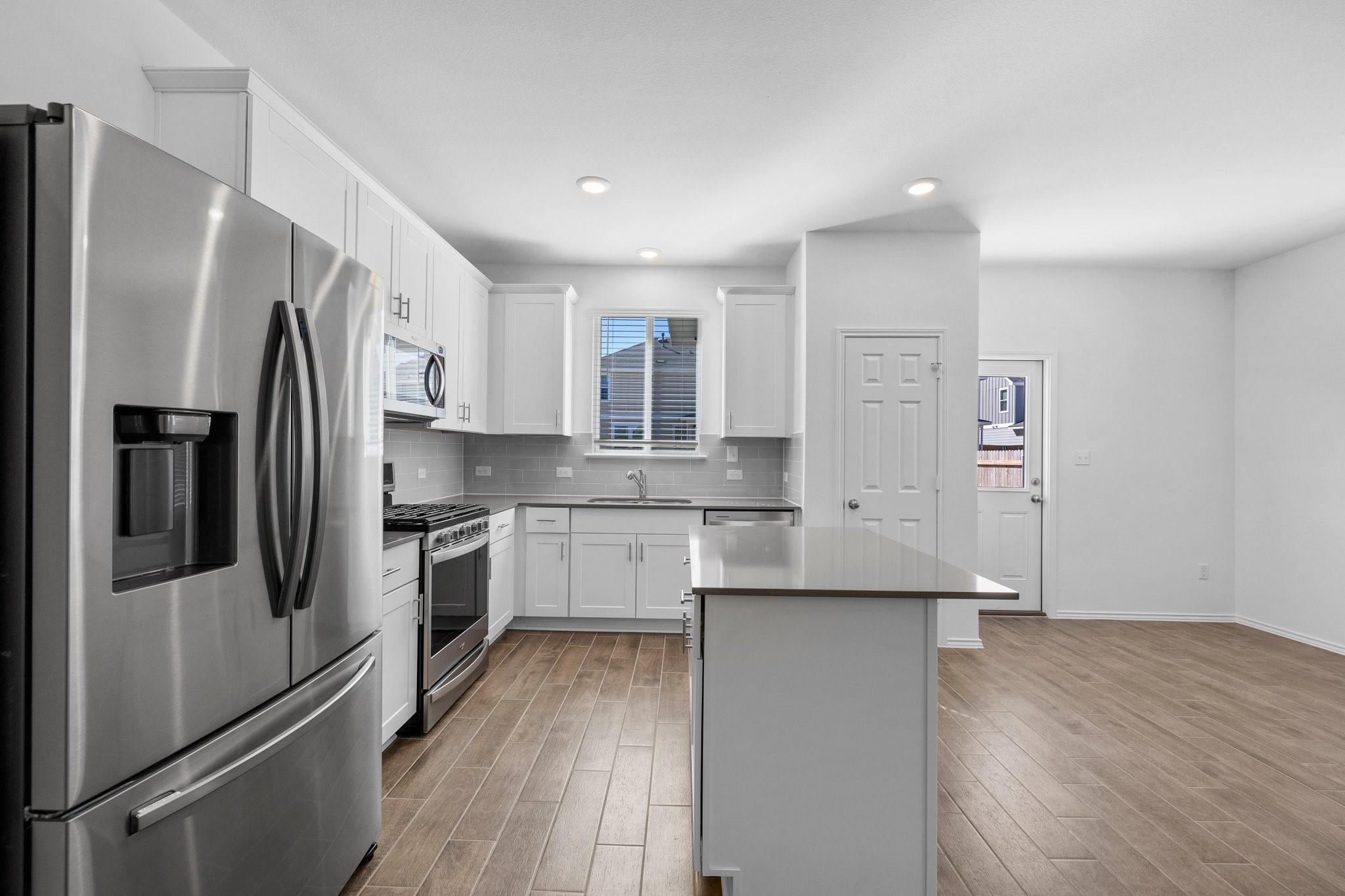 1605 Holly Lake Dr, Leander, TX 78641