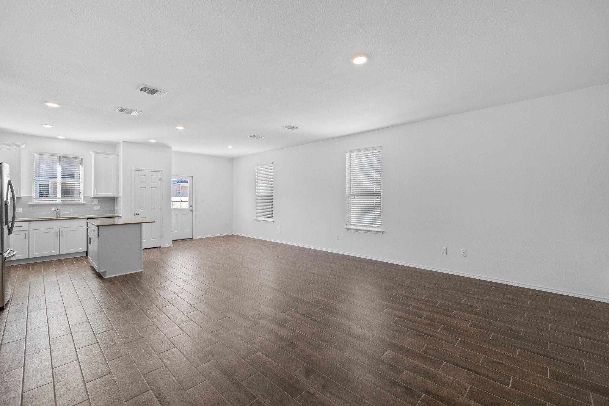 1605 Holly Lake Dr, Leander, TX 78641