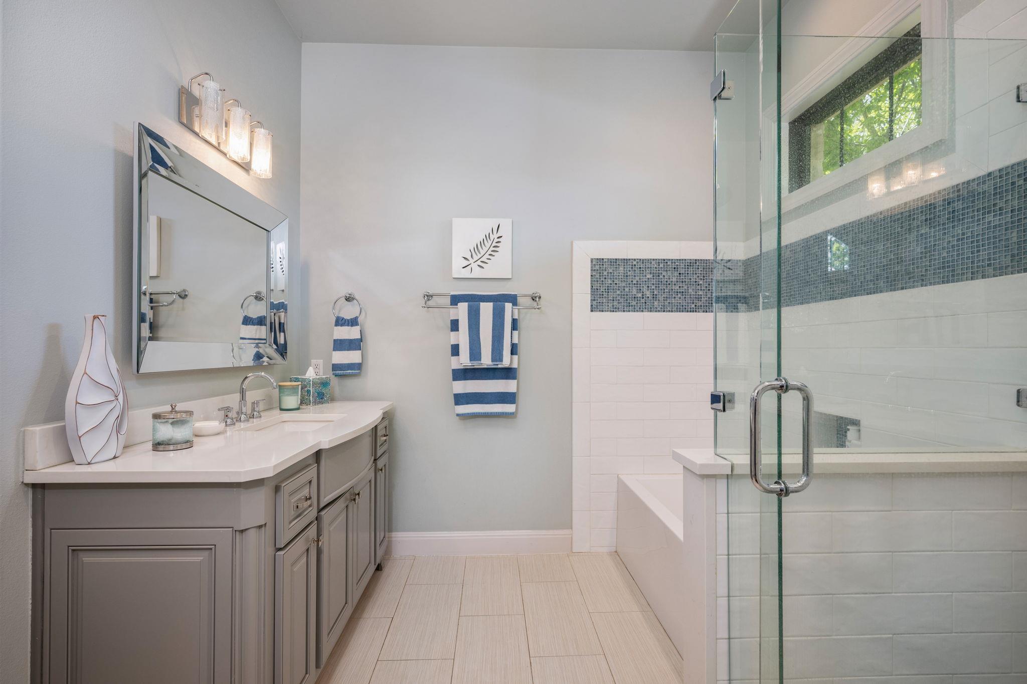 1771 Edgewater Fls, Canyon Lake, TX 78133