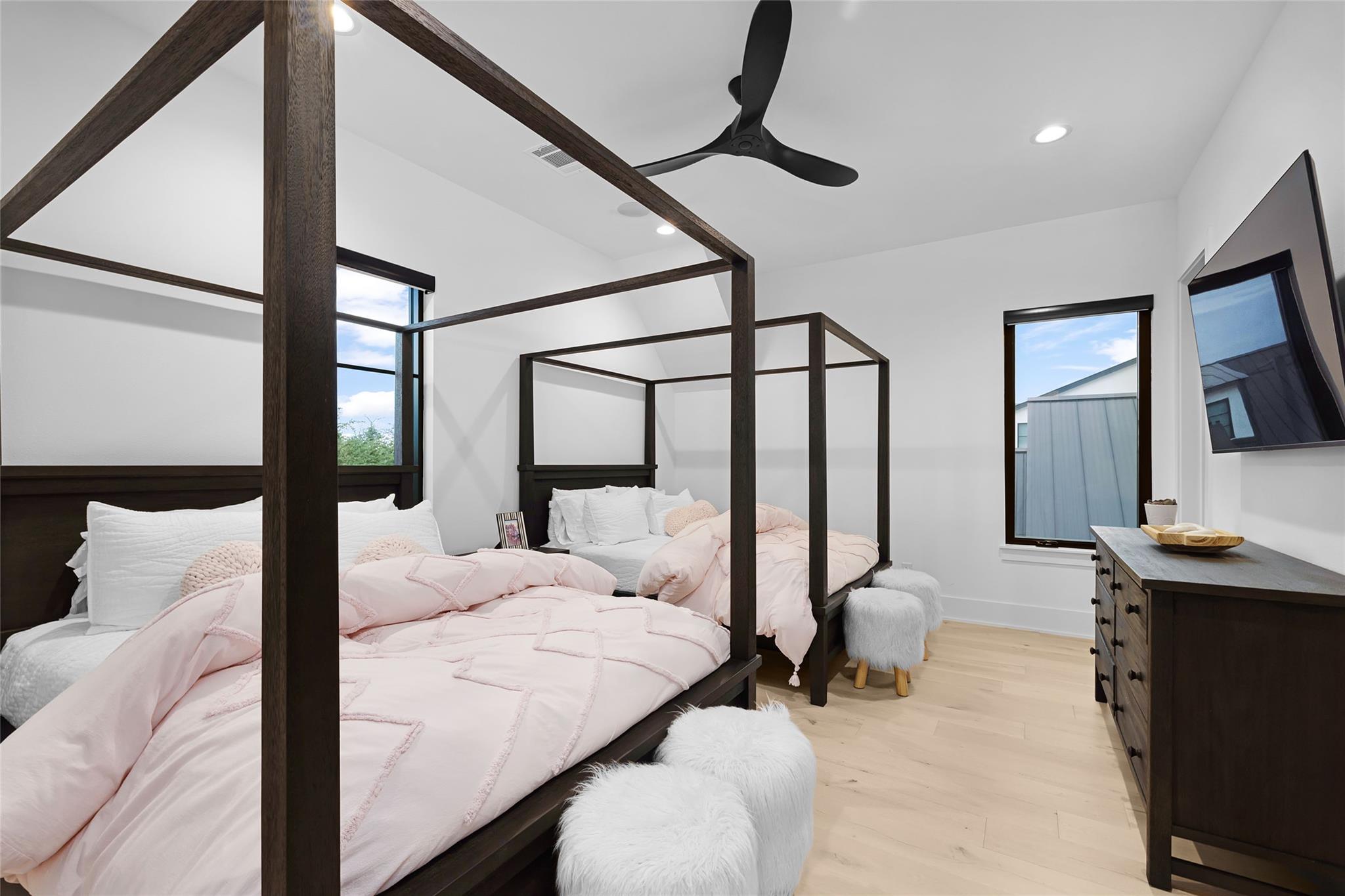 708 Watercliffe Dr, Leander, TX 78645