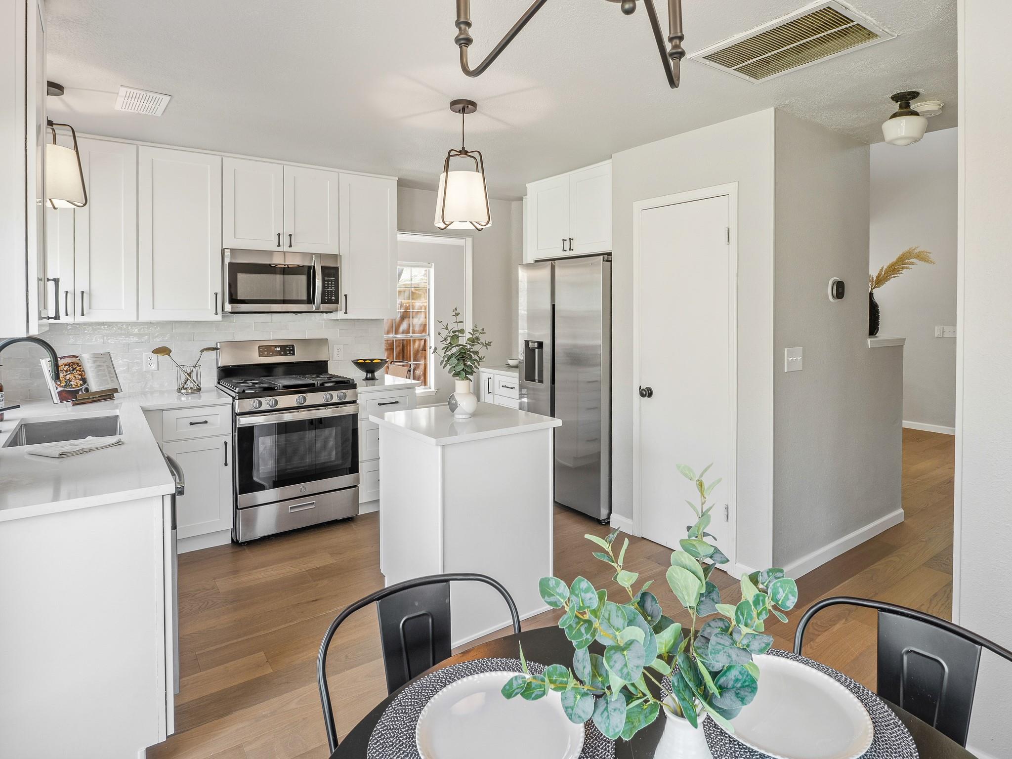 6420 Wareham Ln, Austin, TX 78739