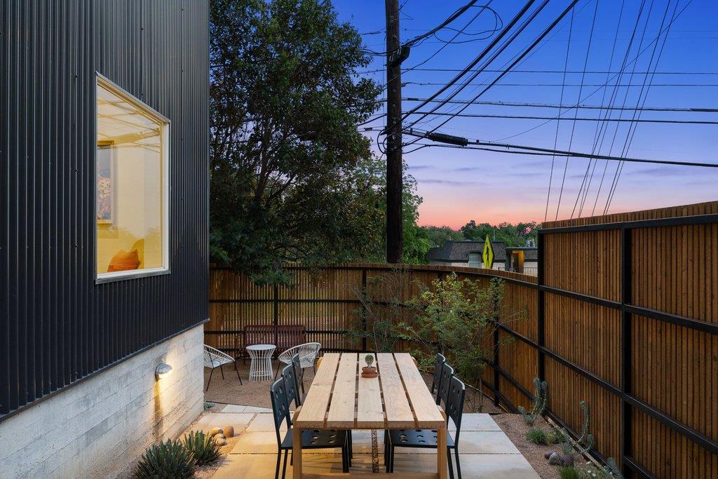 2700 E 12th St, Austin, TX 78702