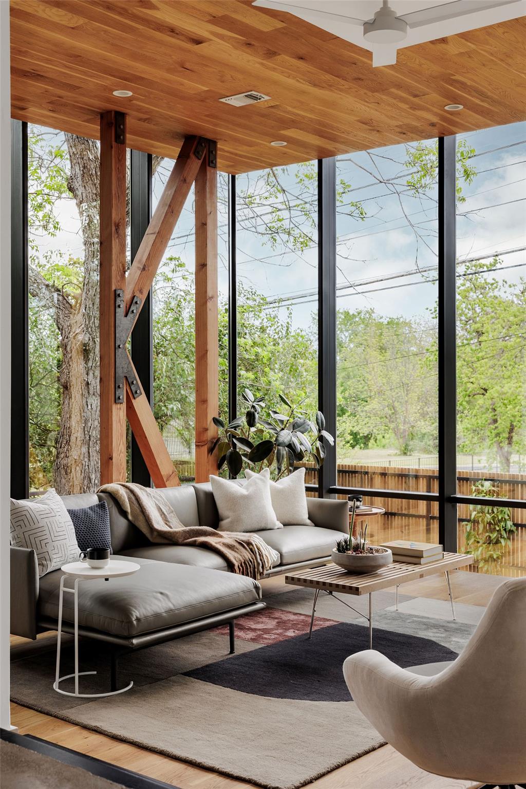 2700 E 12th St, Austin, TX 78702