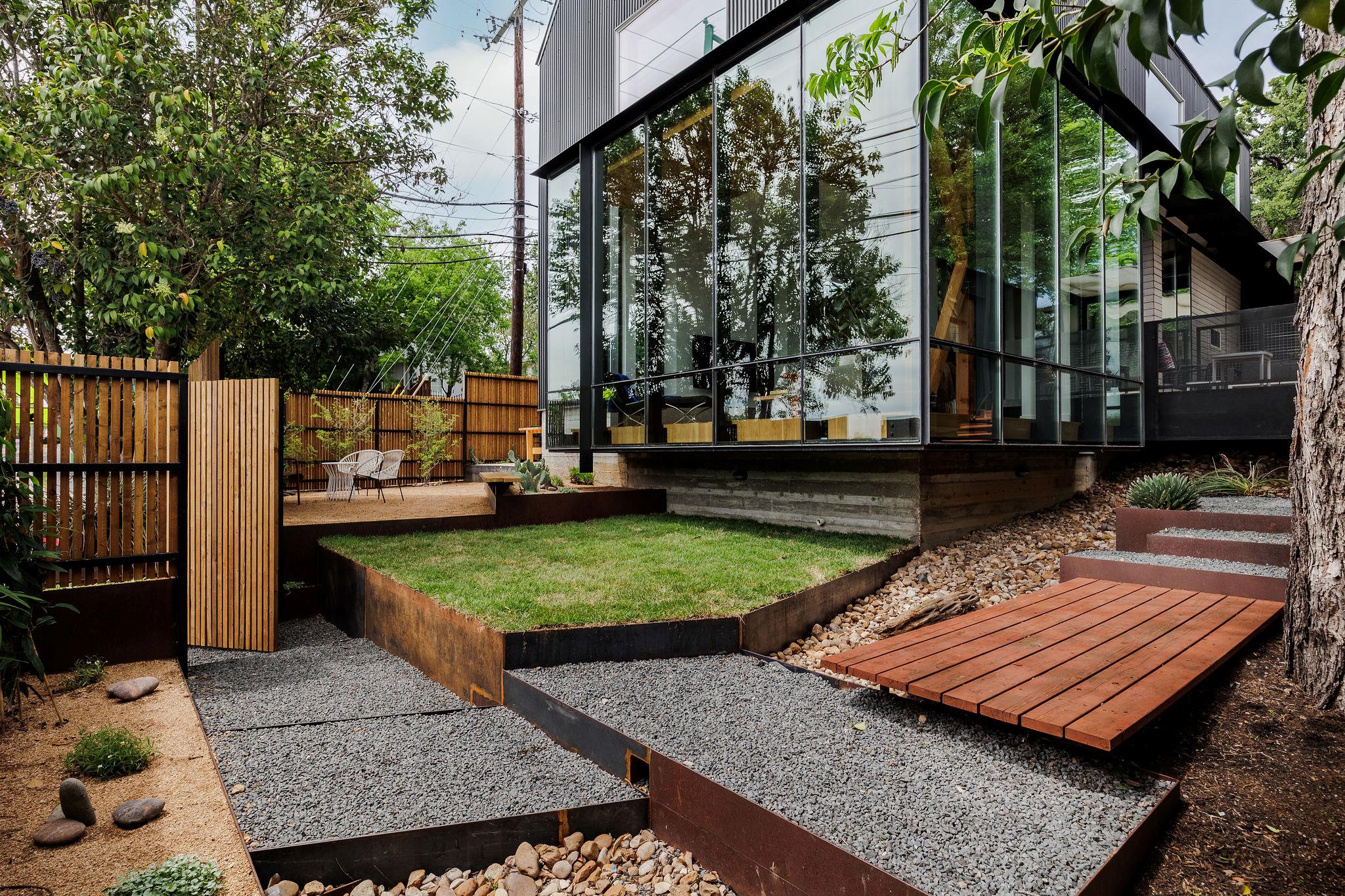 2700 E 12th St, Austin, TX 78702