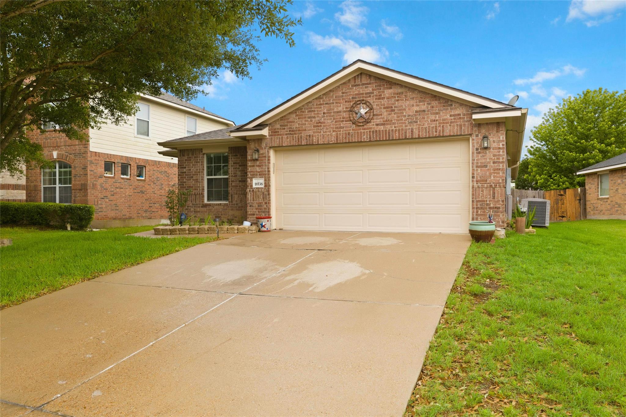 18536 Blue Pond Dr, Pflugerville, TX 78660