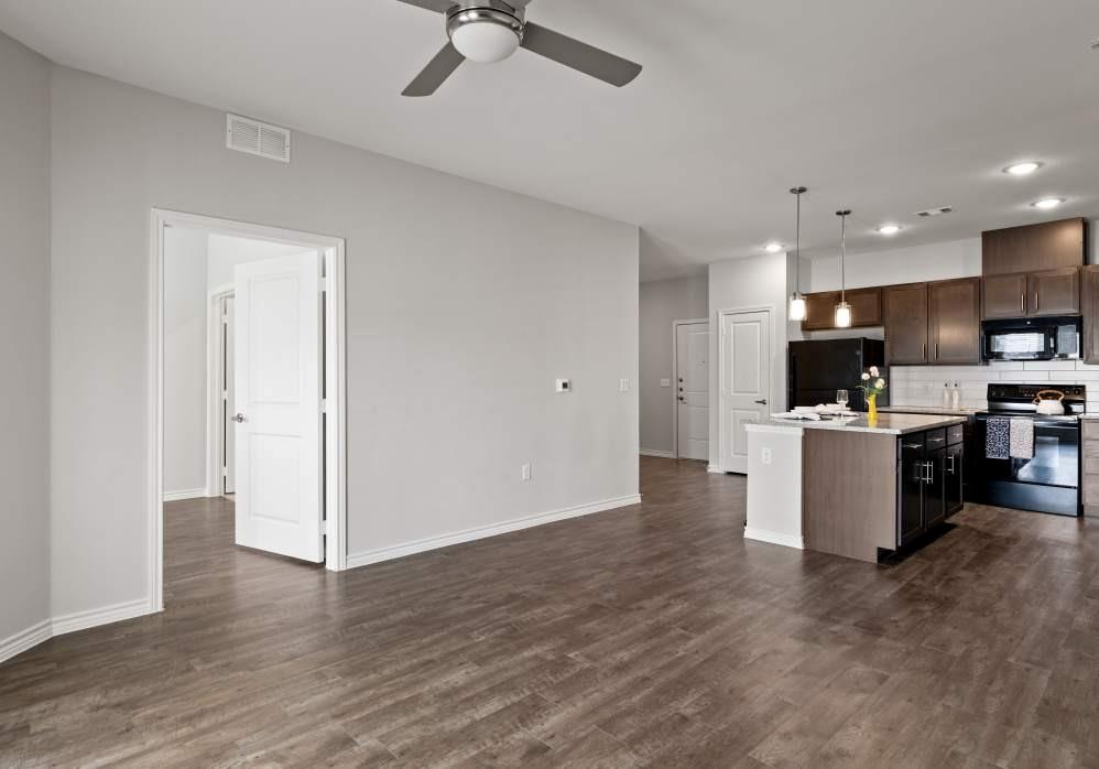 2551 N Guadalupe St # 2109, Seguin, TX 78155