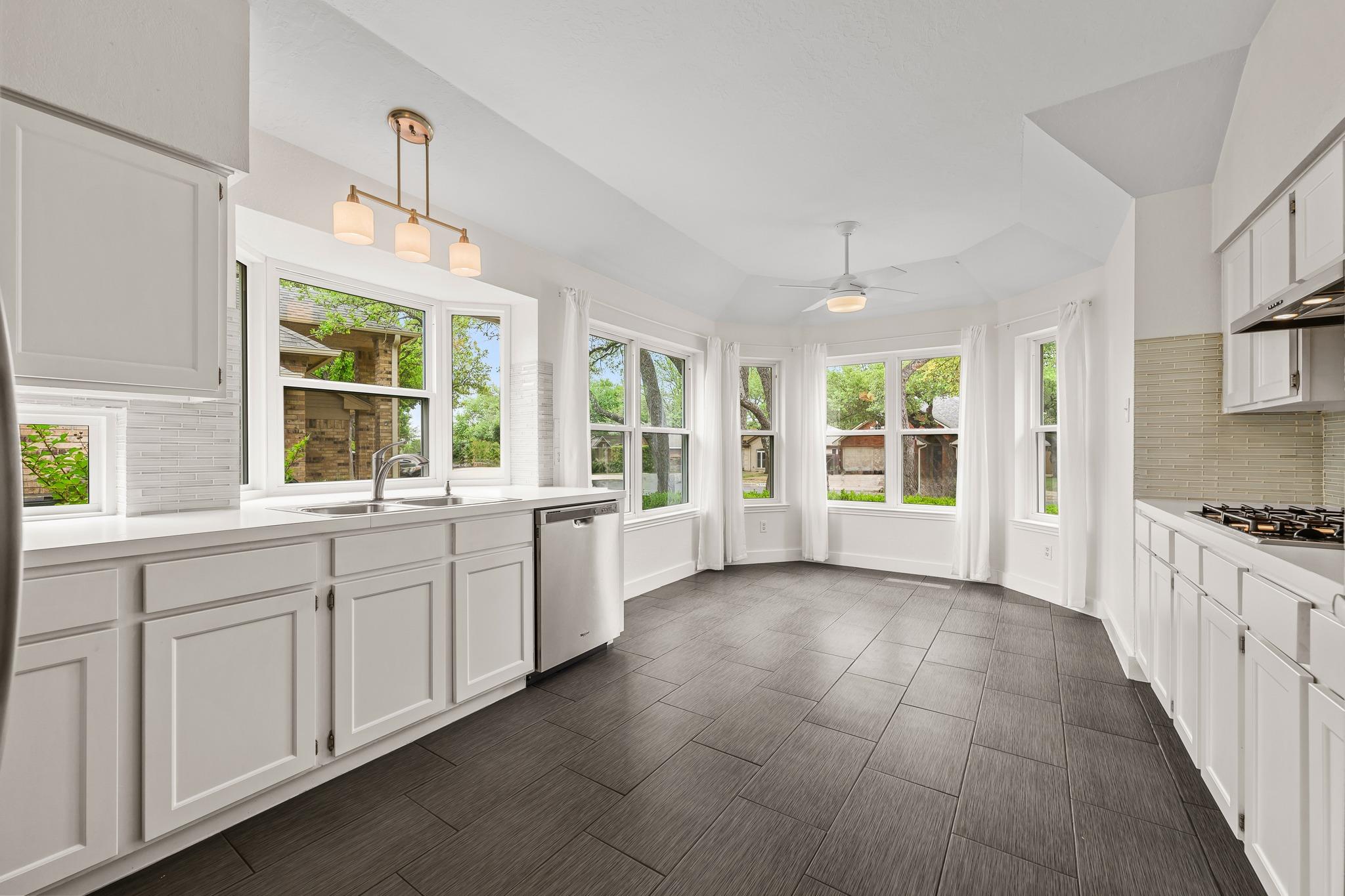 16920 E Dorman Dr, Round Rock, TX 78681