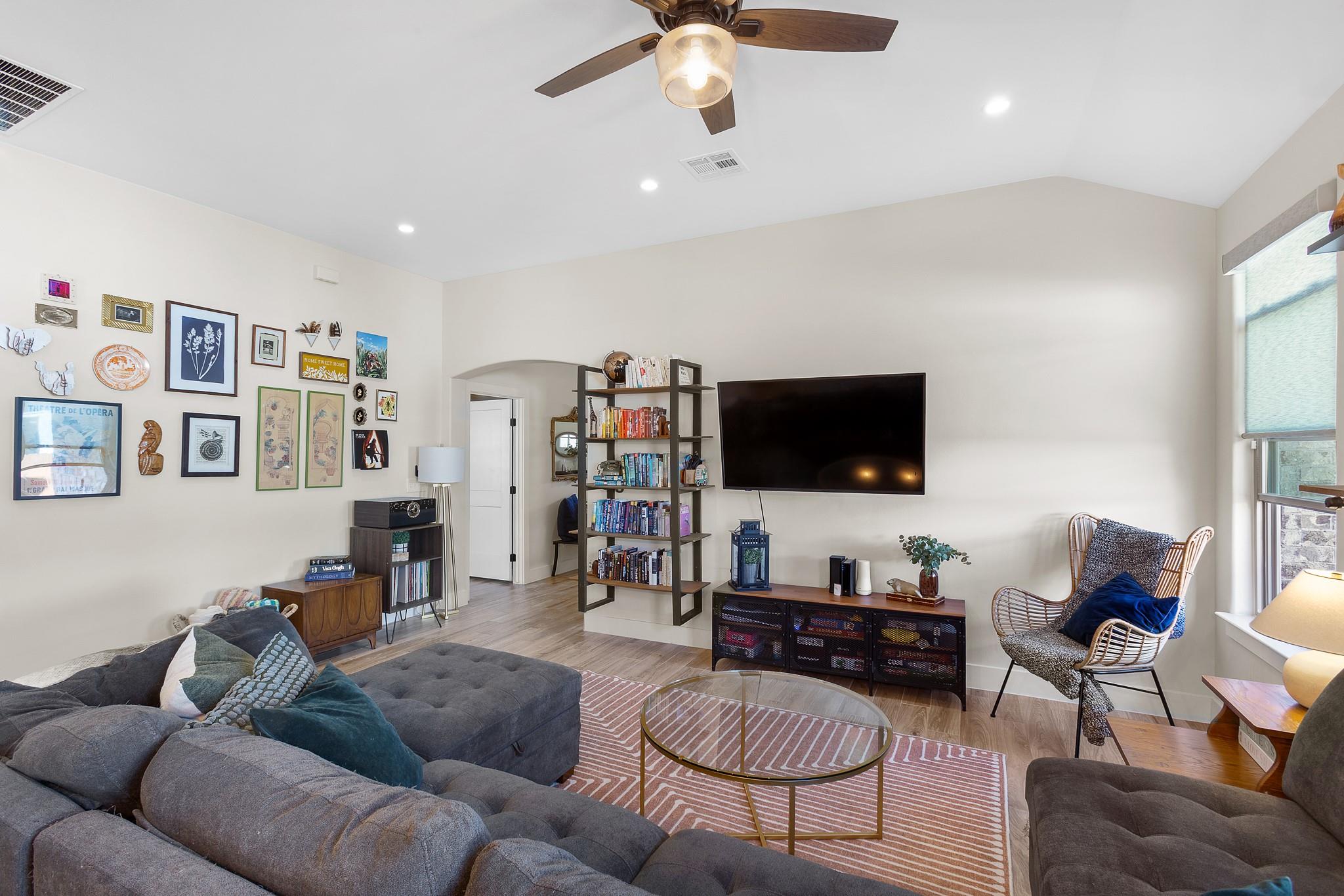 303 W Browning St, Manor, TX 78653