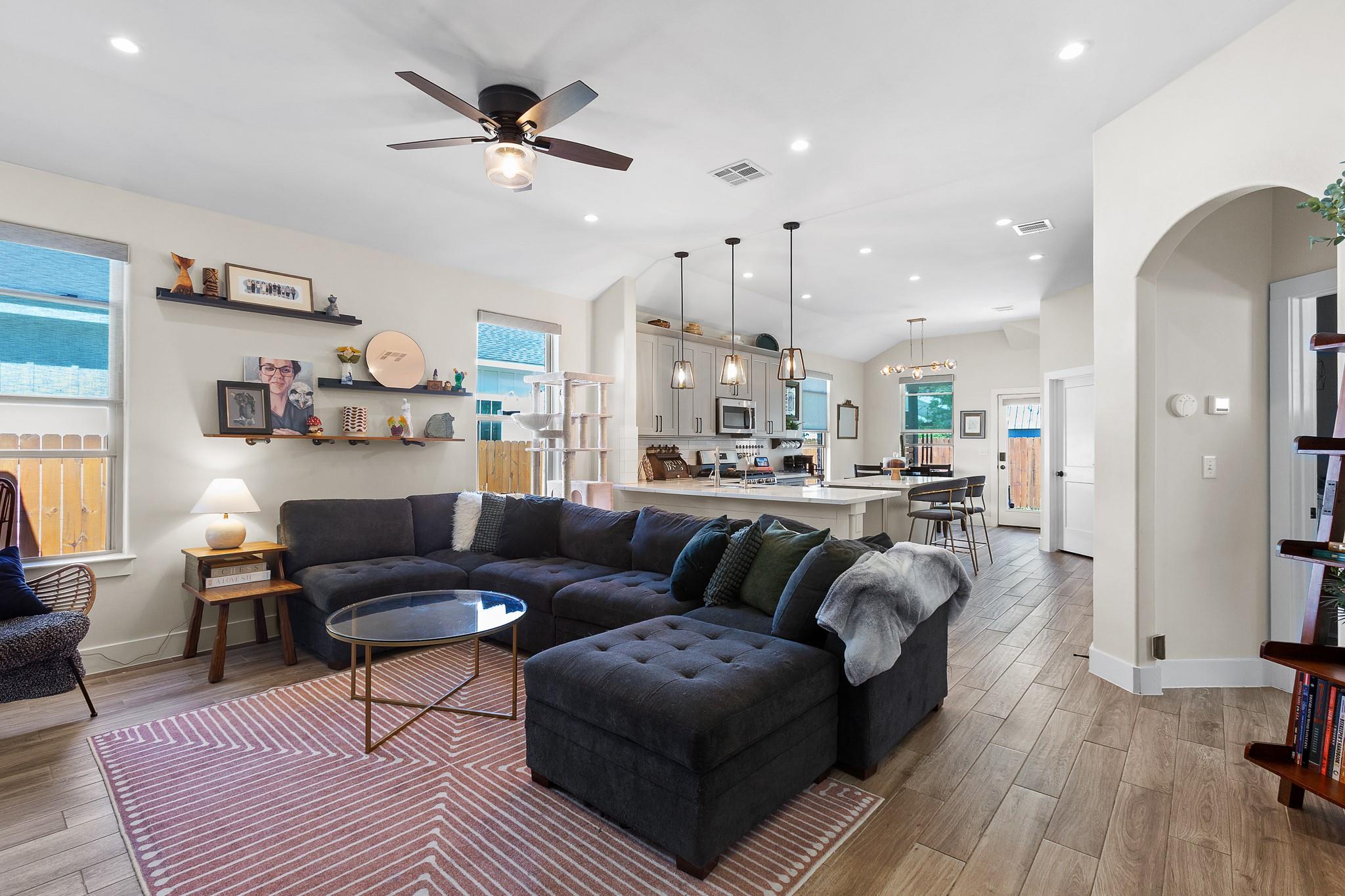 303 W Browning St, Manor, TX 78653