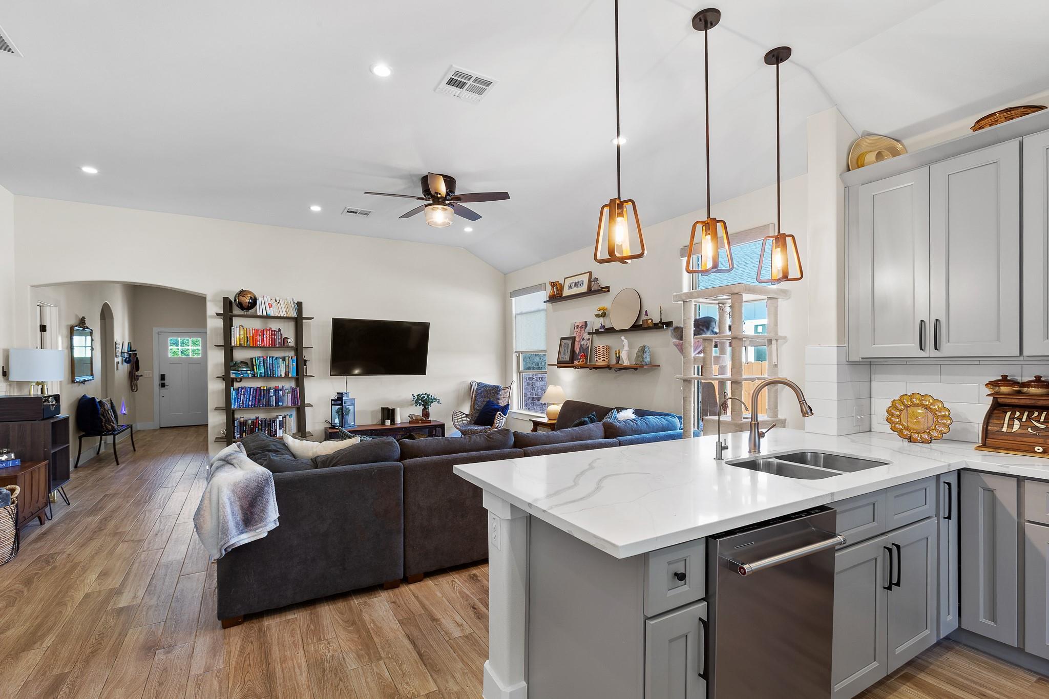 303 W Browning St, Manor, TX 78653