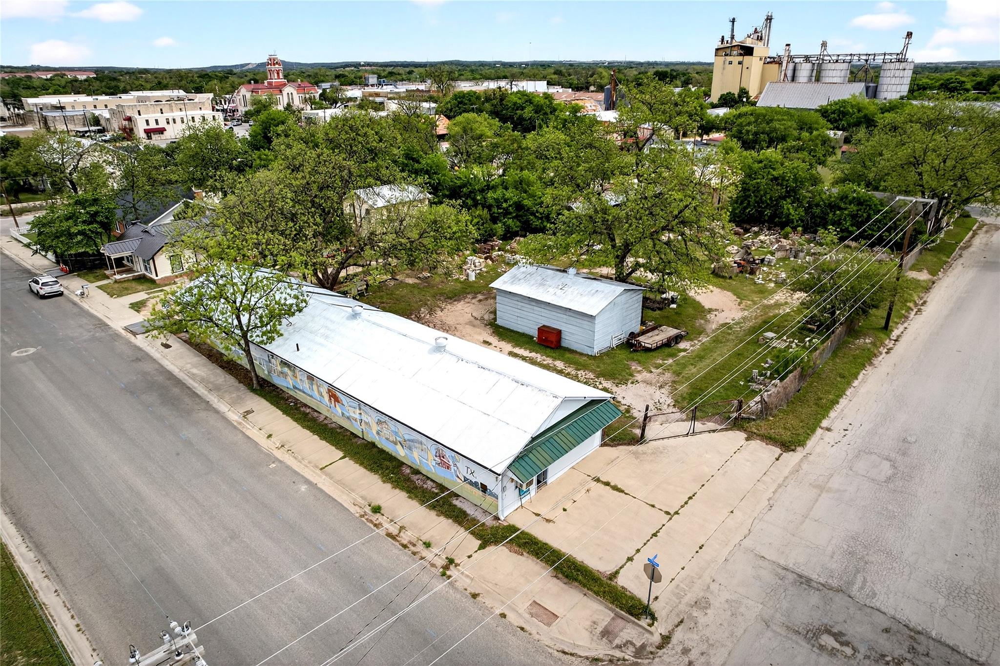 401 E 6th St, Lampasas, TX 76550