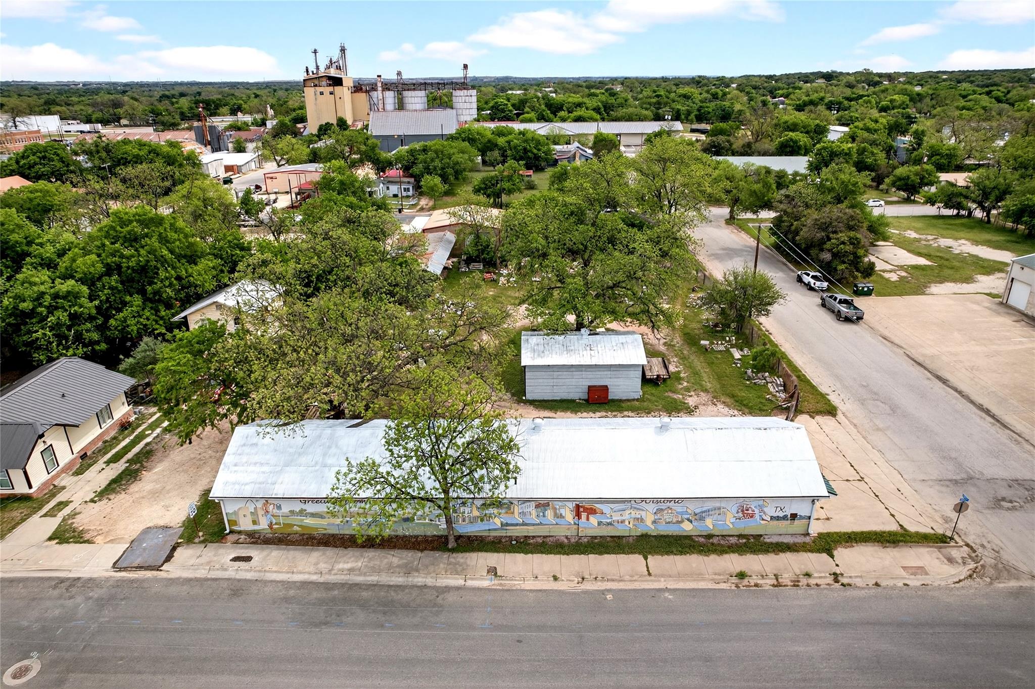 401 E 6th St, Lampasas, TX 76550