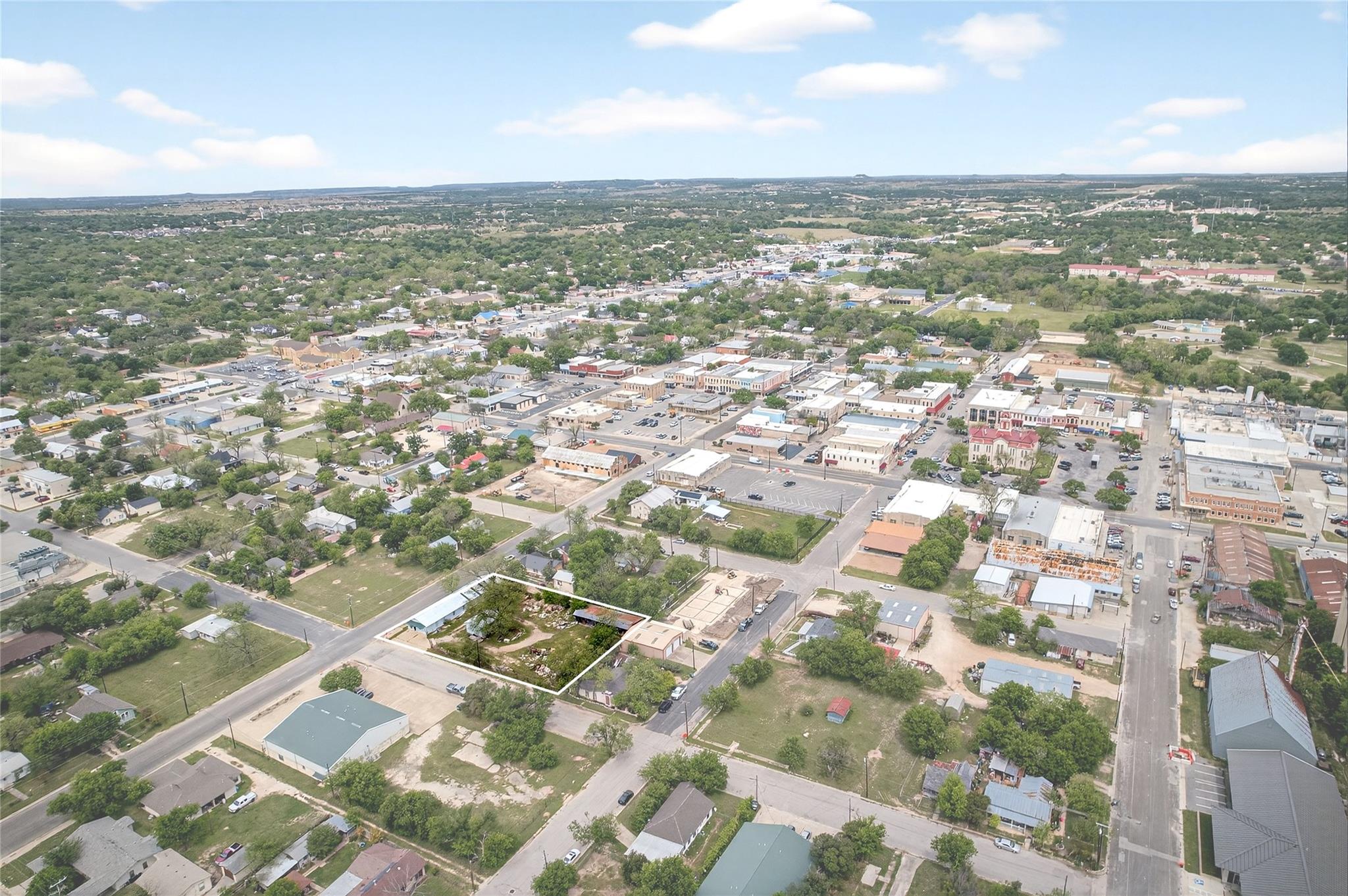 401 E 6th St, Lampasas, TX 76550