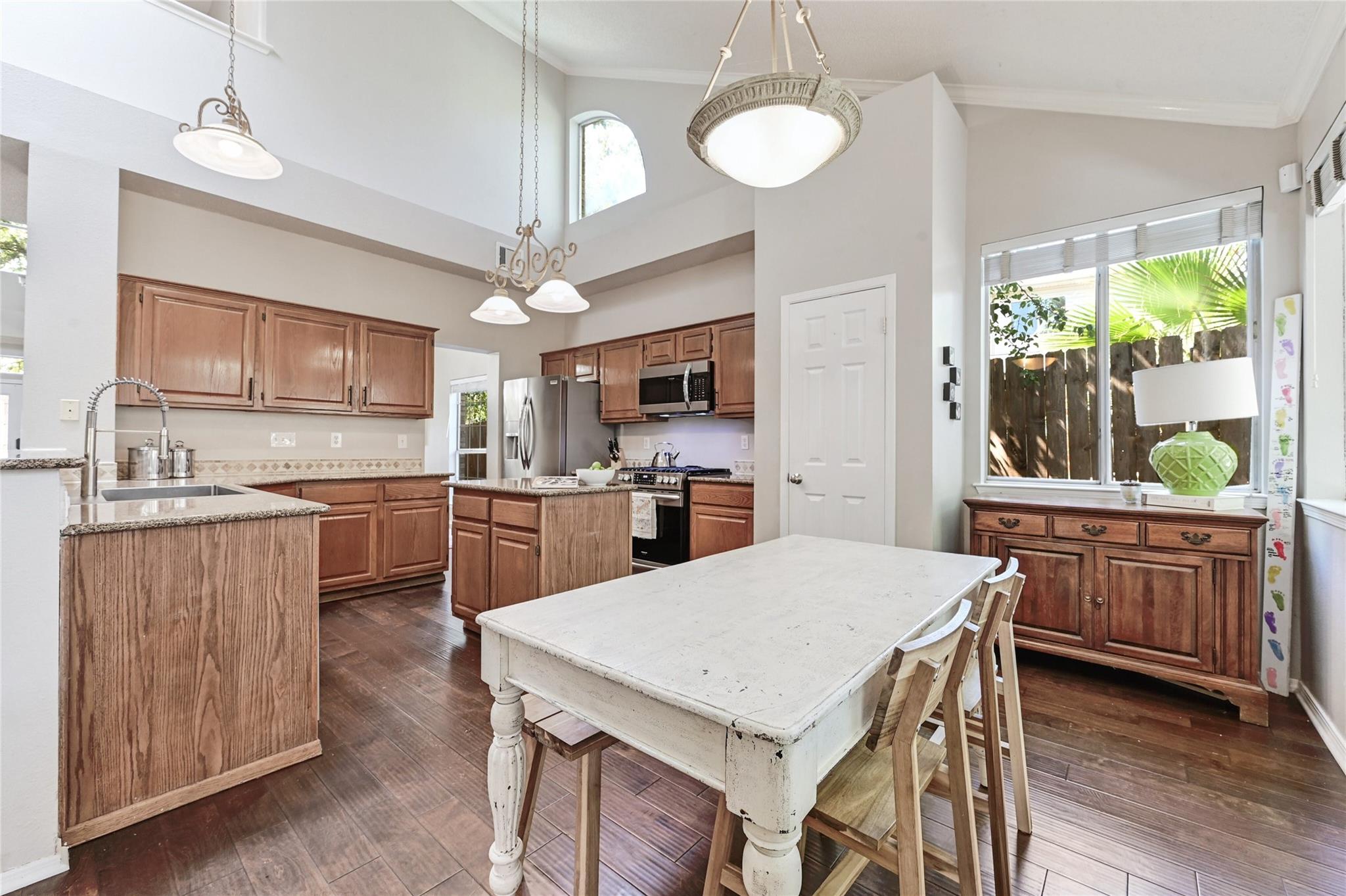 10906 Redgate Ln, Austin, TX 78739