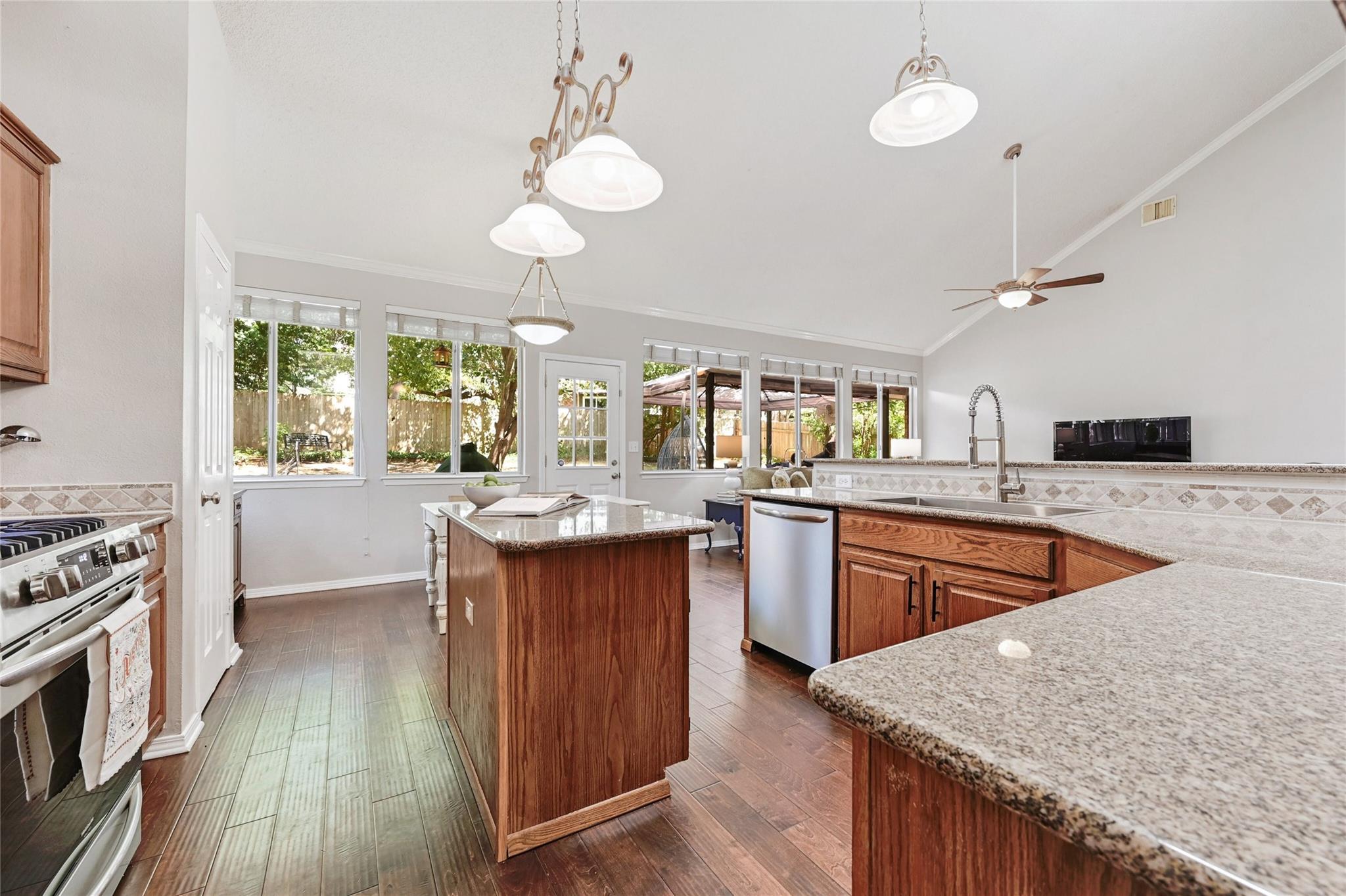 10906 Redgate Ln, Austin, TX 78739