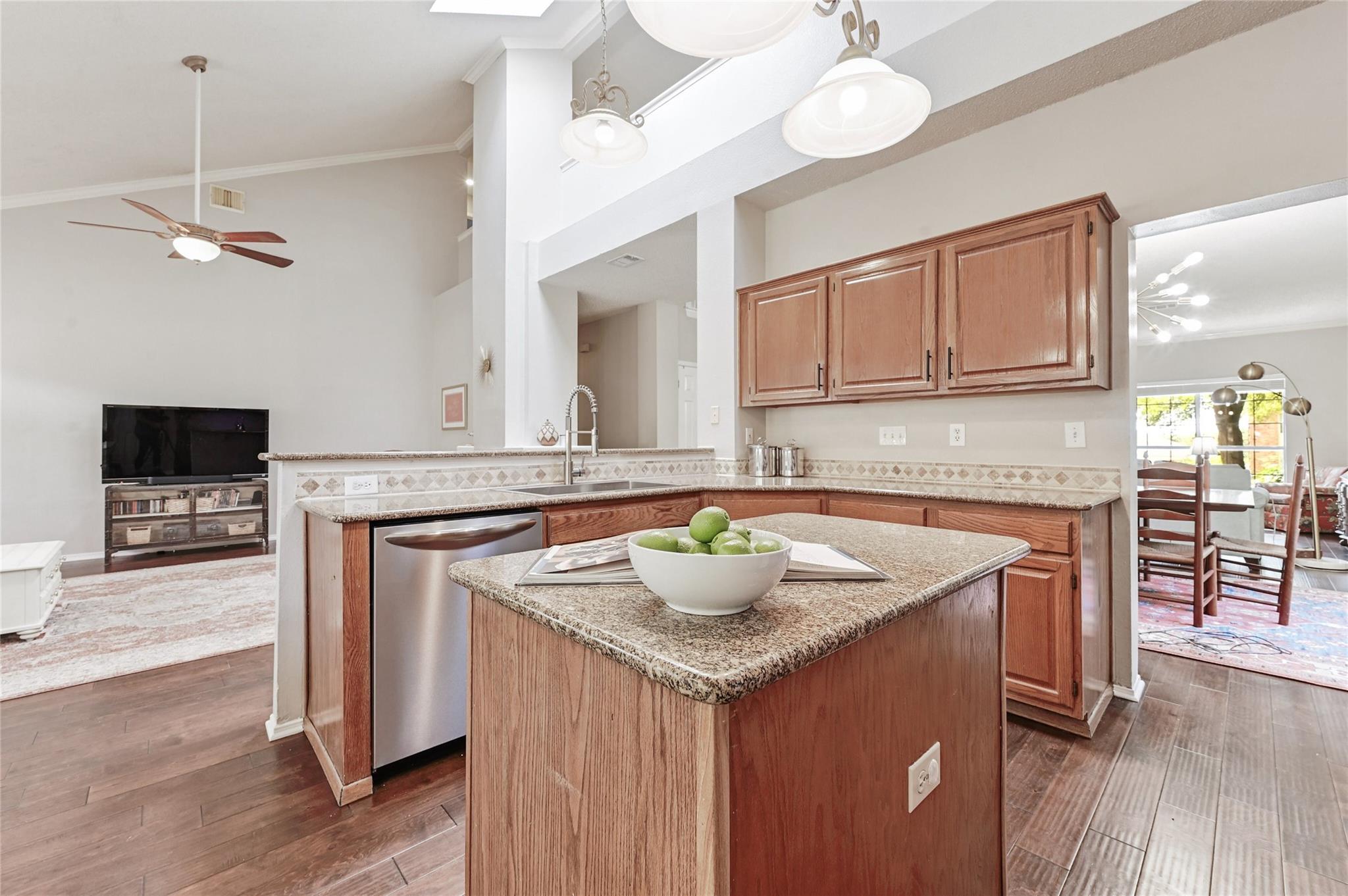 10906 Redgate Ln, Austin, TX 78739