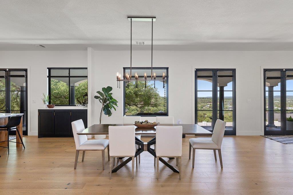 401 Rogart Dr, Spicewood, TX 78669