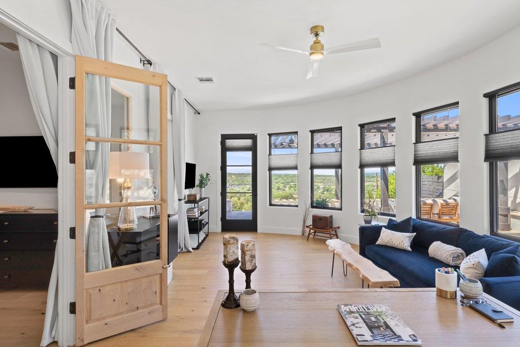 401 Rogart Dr, Spicewood, TX 78669