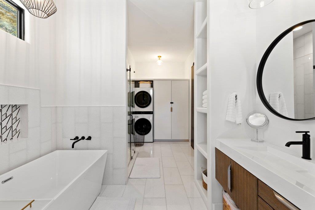 401 Rogart Dr, Spicewood, TX 78669