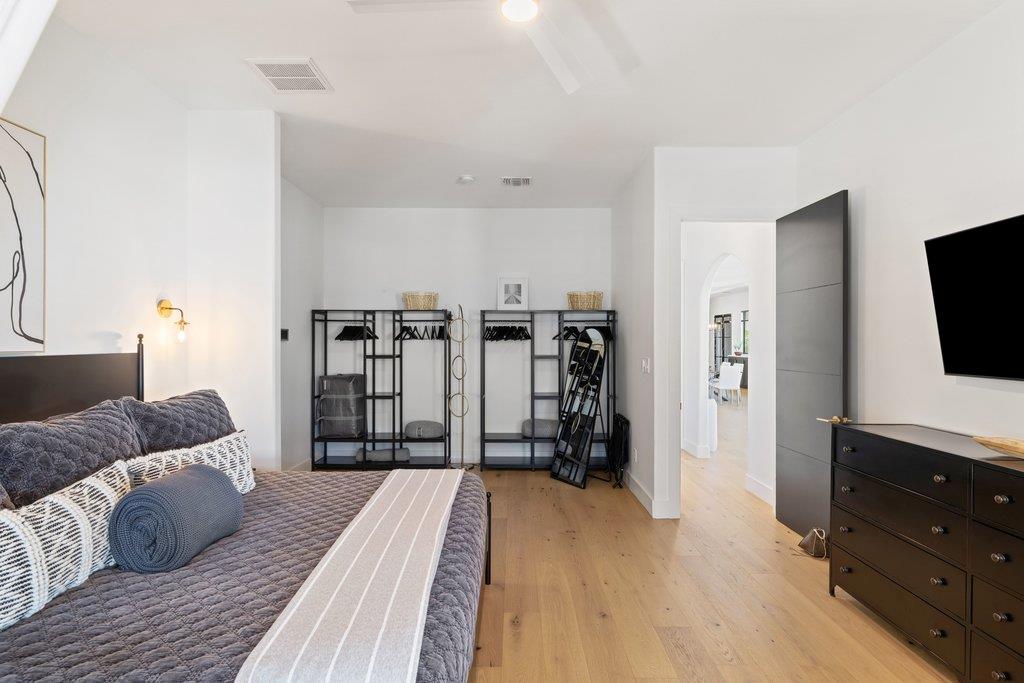 401 Rogart Dr, Spicewood, TX 78669