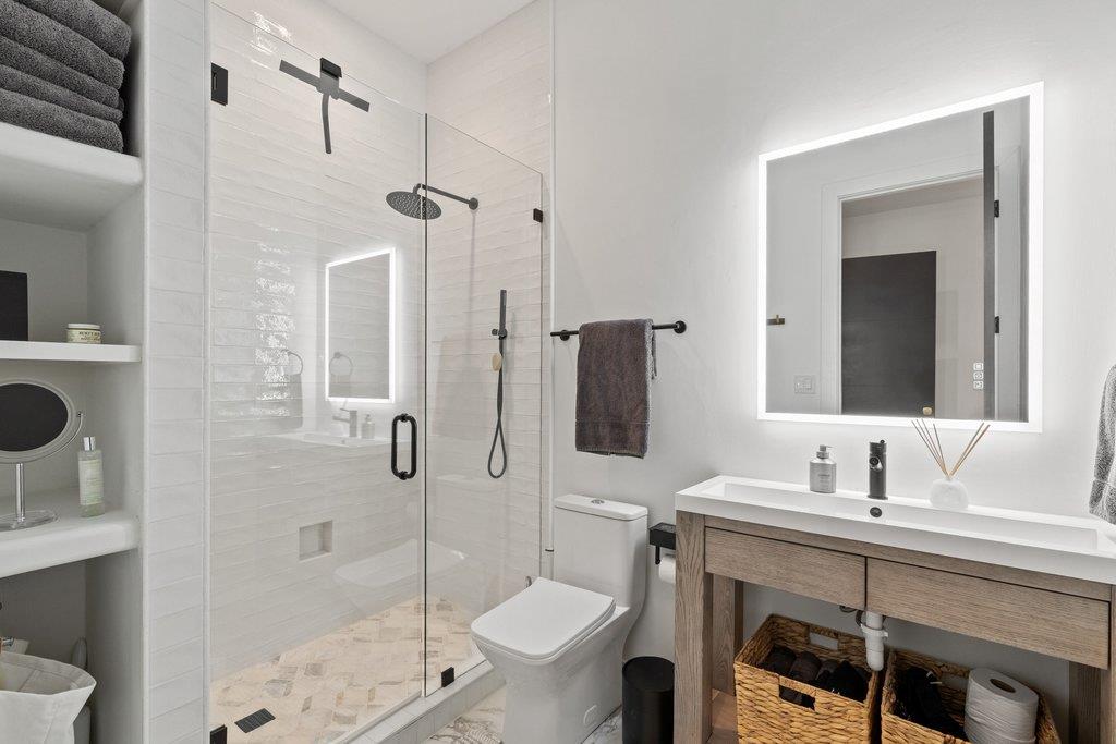 401 Rogart Dr, Spicewood, TX 78669