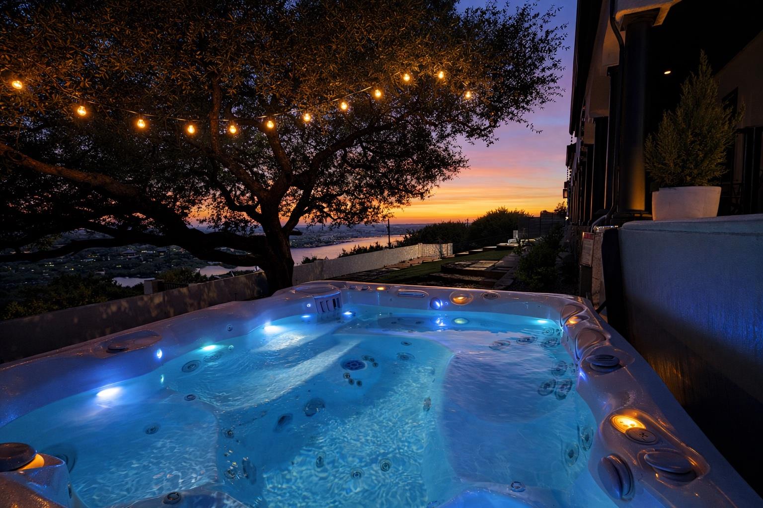 401 Rogart Dr, Spicewood, TX 78669