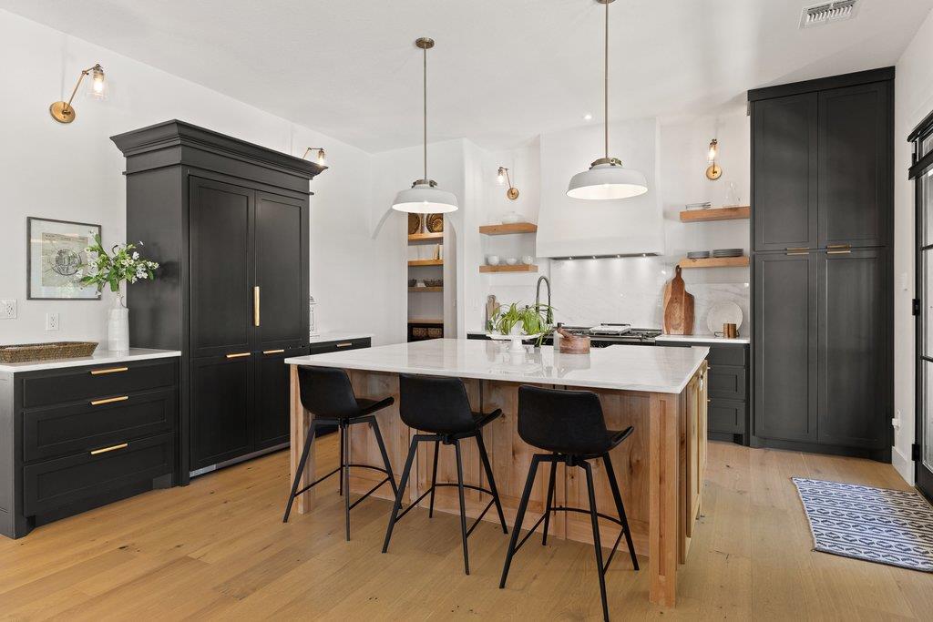 401 Rogart Dr, Spicewood, TX 78669