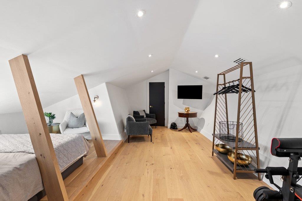 401 Rogart Dr, Spicewood, TX 78669