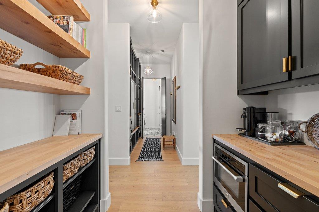 401 Rogart Dr, Spicewood, TX 78669