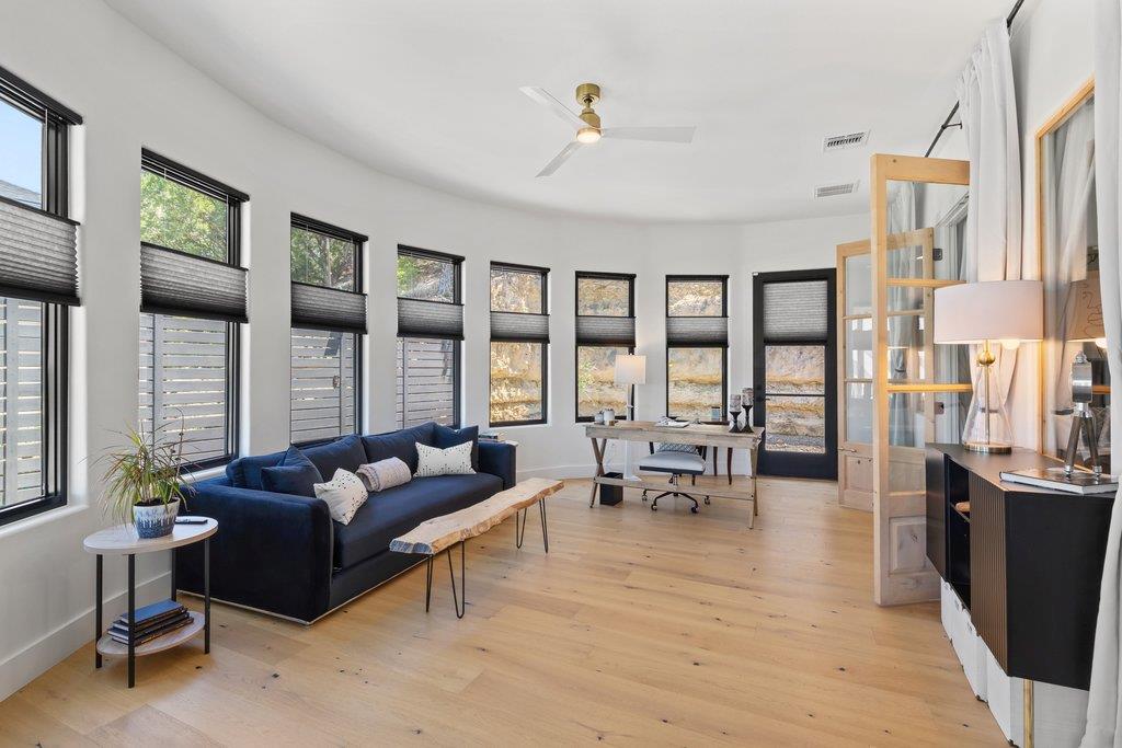 401 Rogart Dr, Spicewood, TX 78669