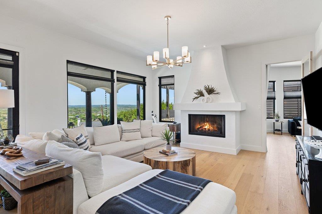 401 Rogart Dr, Spicewood, TX 78669