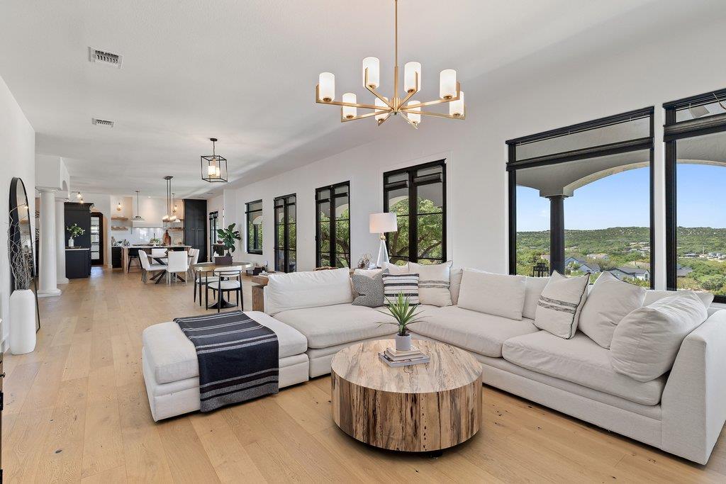 401 Rogart Dr, Spicewood, TX 78669