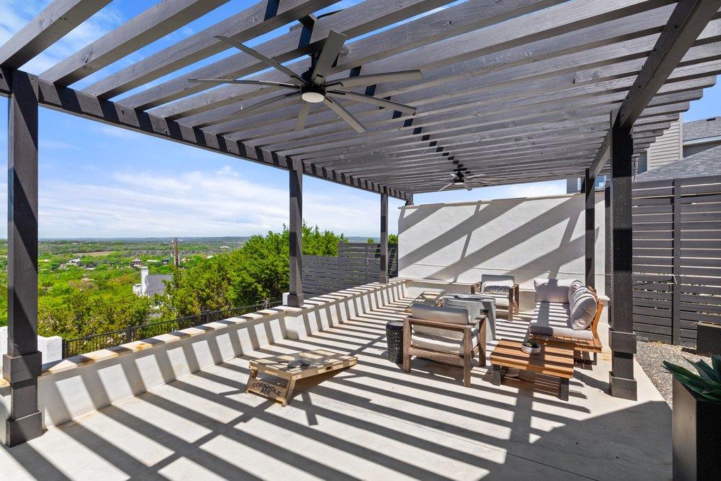 401 Rogart Dr, Spicewood, TX 78669