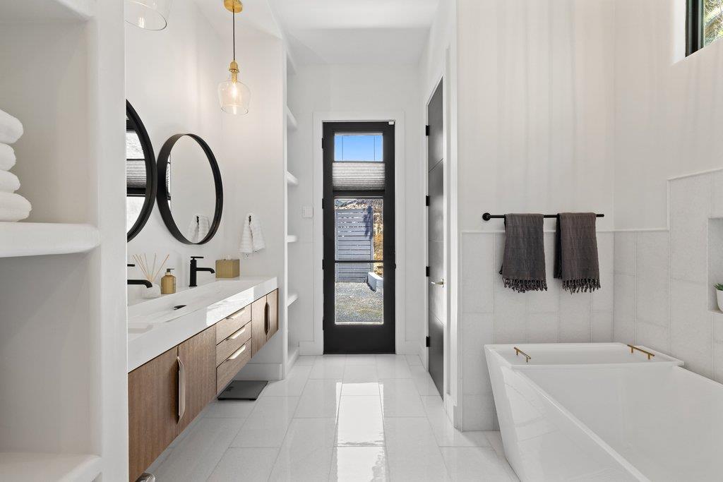 401 Rogart Dr, Spicewood, TX 78669