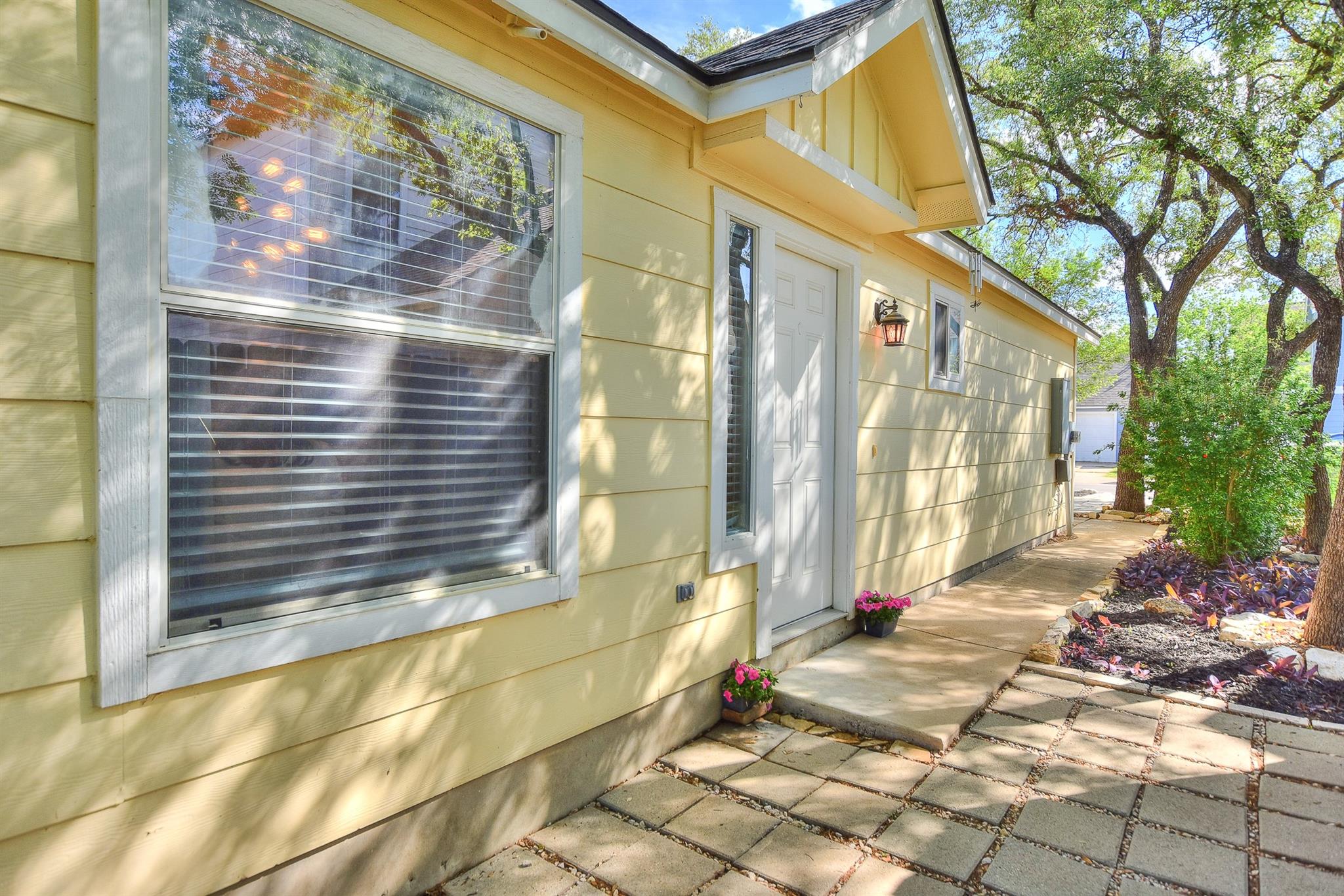 1410 E 3rd St, Georgetown, TX 78626