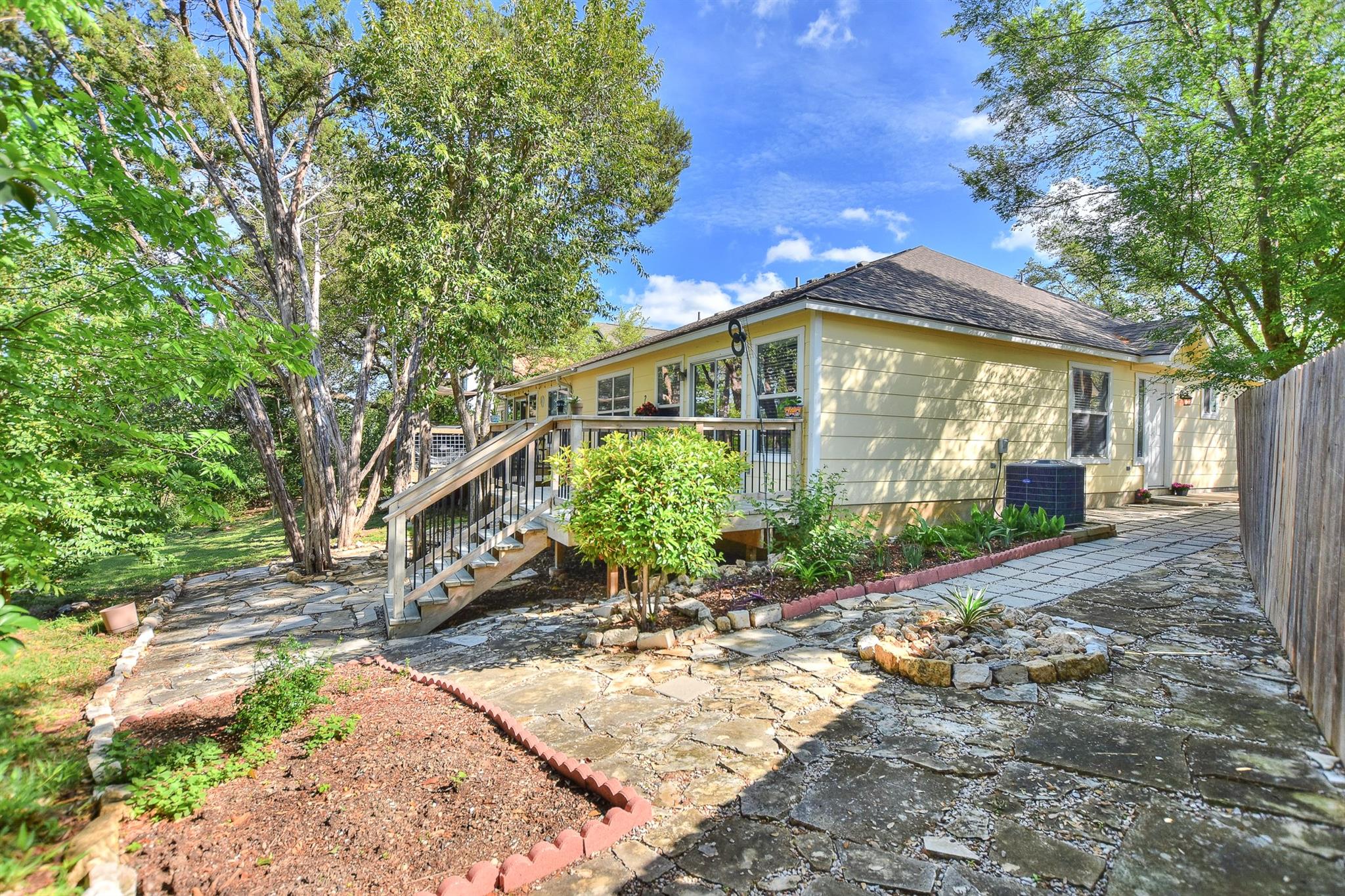 1410 E 3rd St, Georgetown, TX 78626