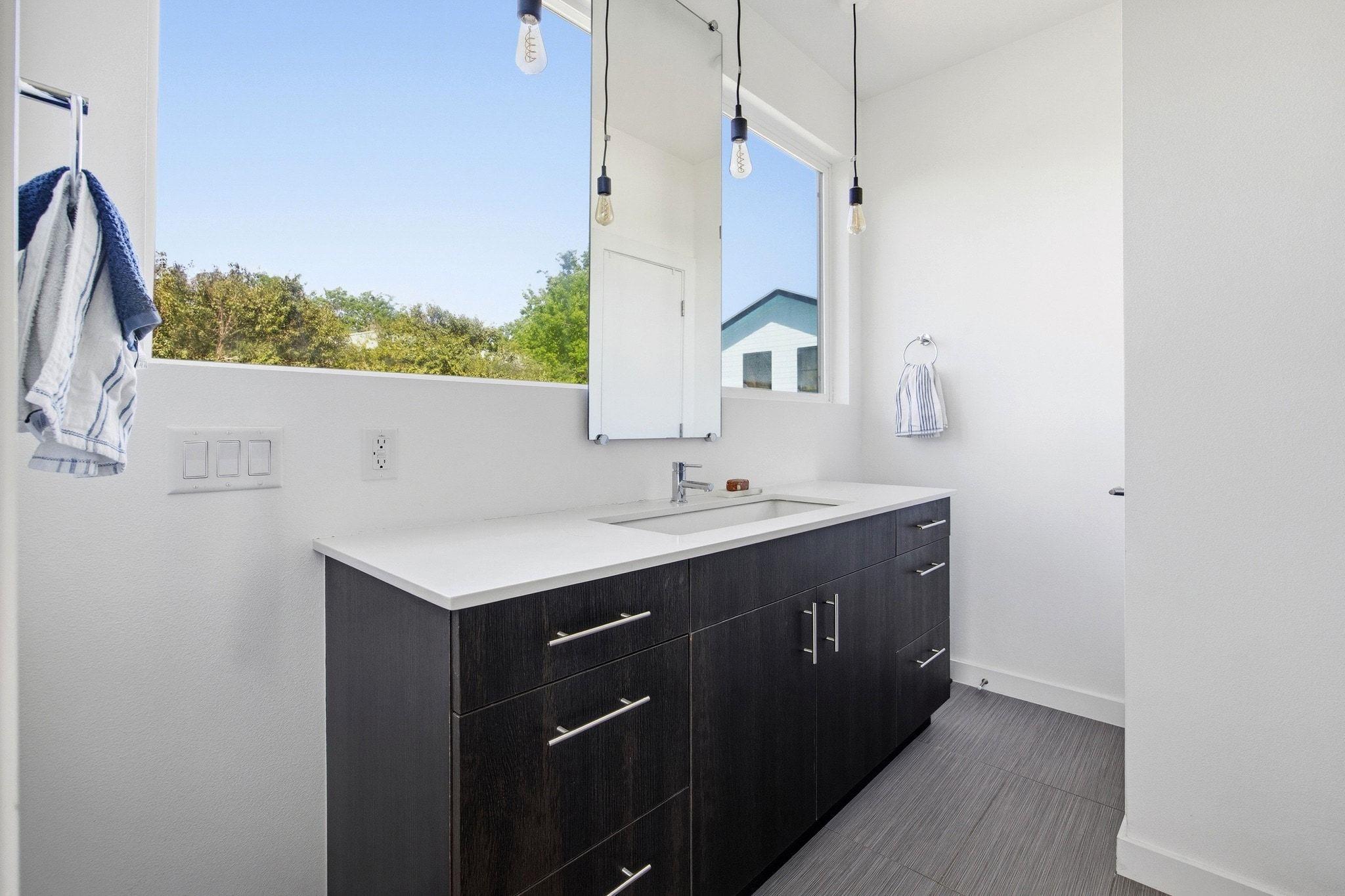 1606 Salina St, Austin, TX 78702