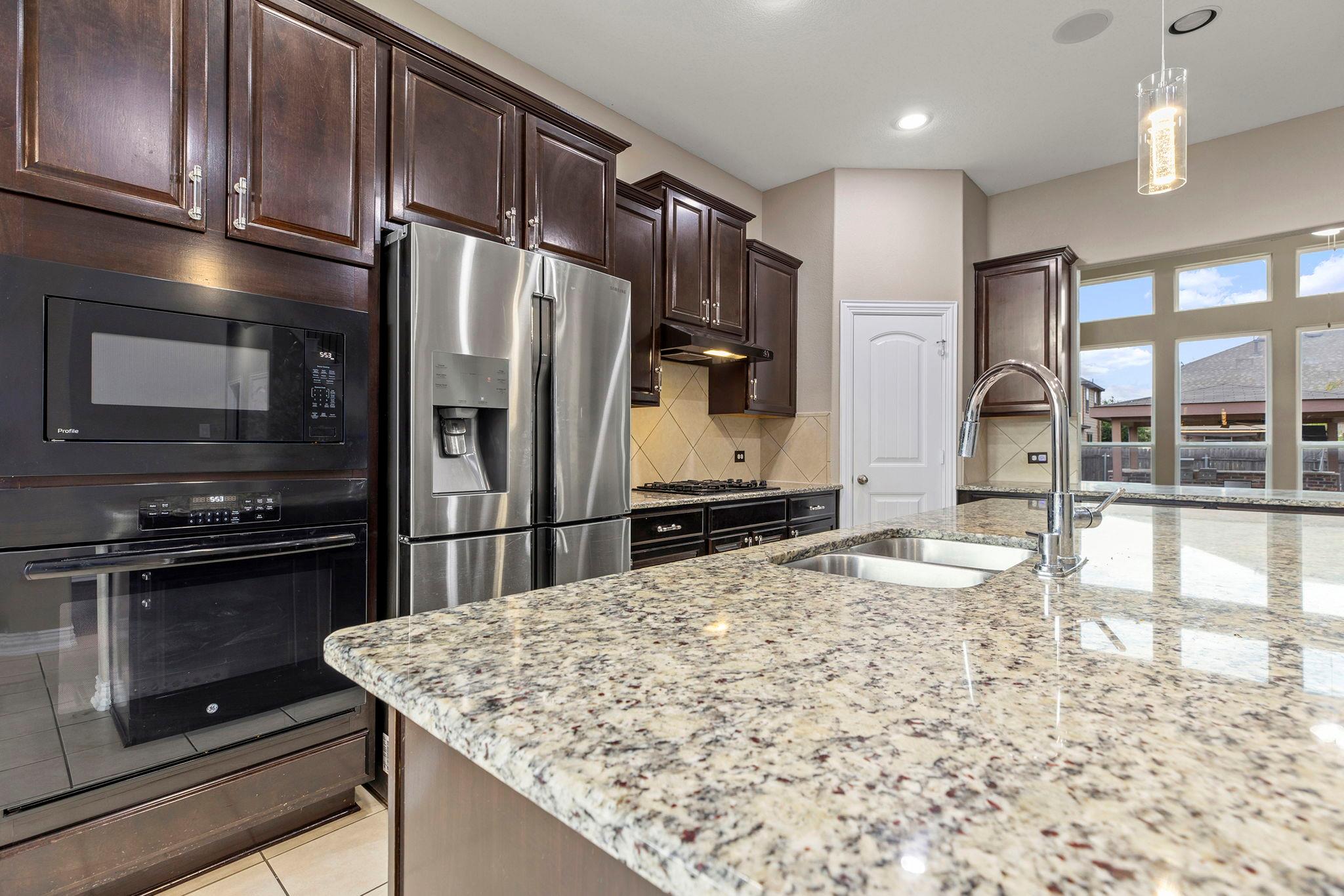 8093 Arezzo Dr, Round Rock, TX 78665