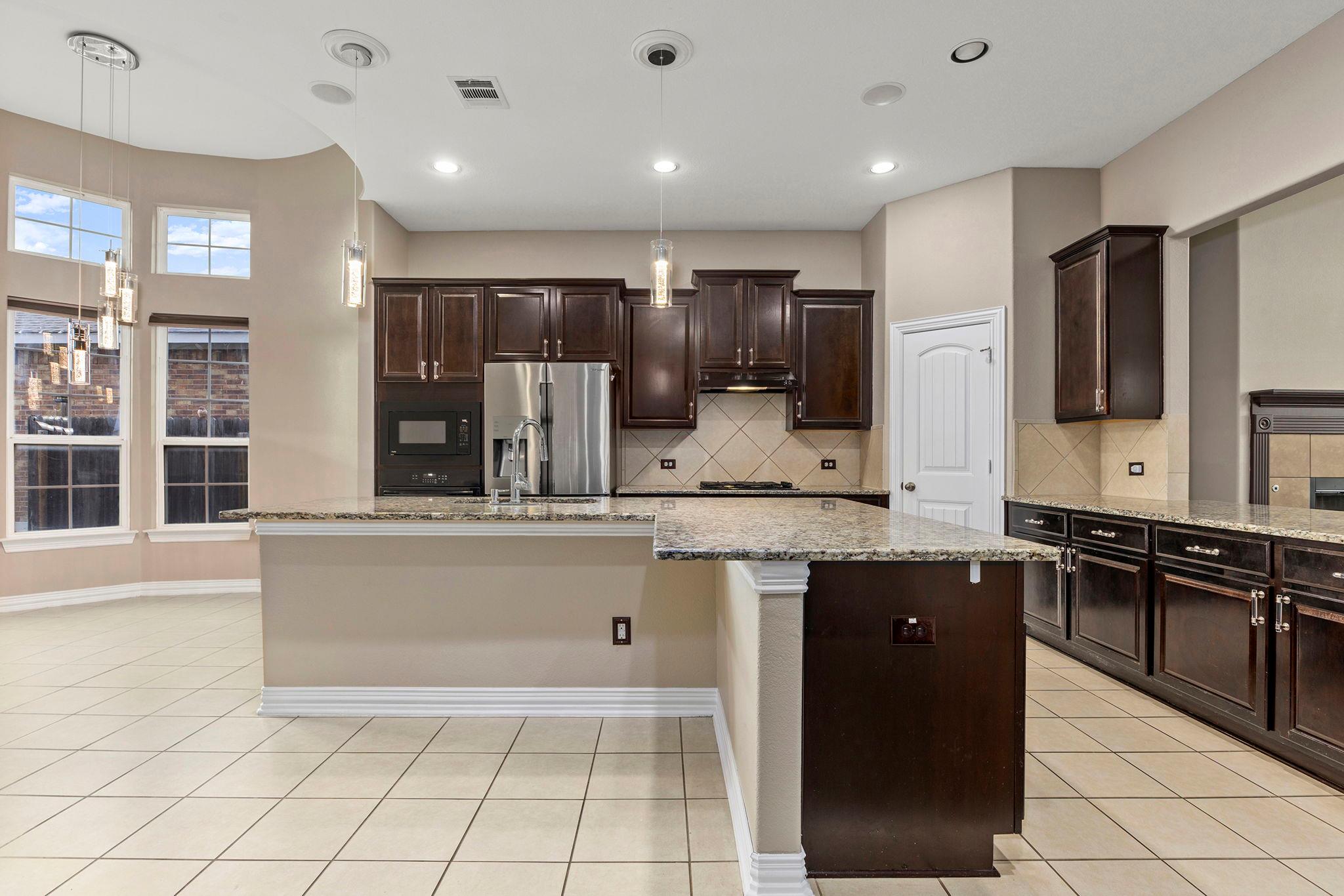 8093 Arezzo Dr, Round Rock, TX 78665