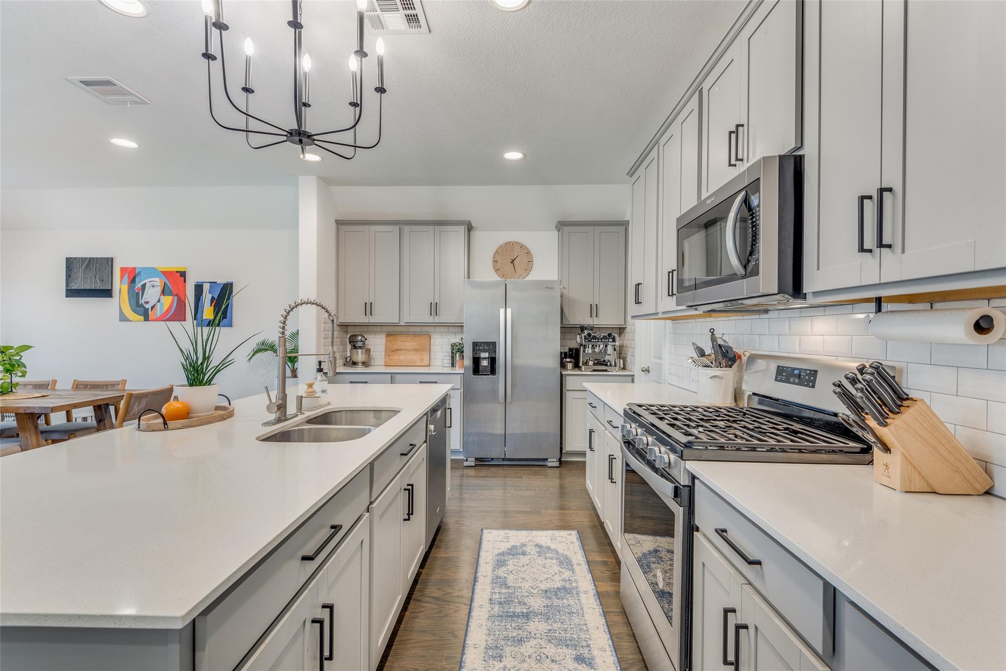 809 S San Marcos St, Manor, TX 78653