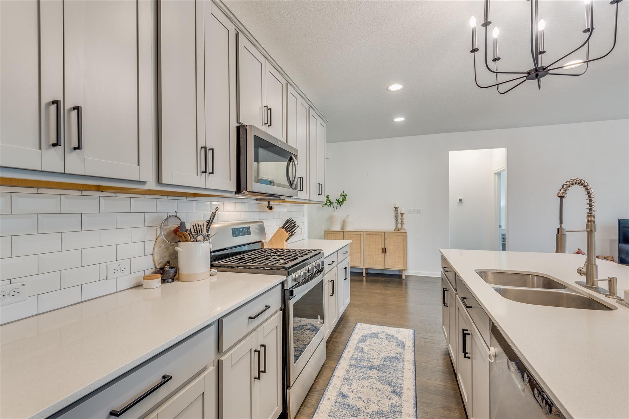 809 S San Marcos St, Manor, TX 78653