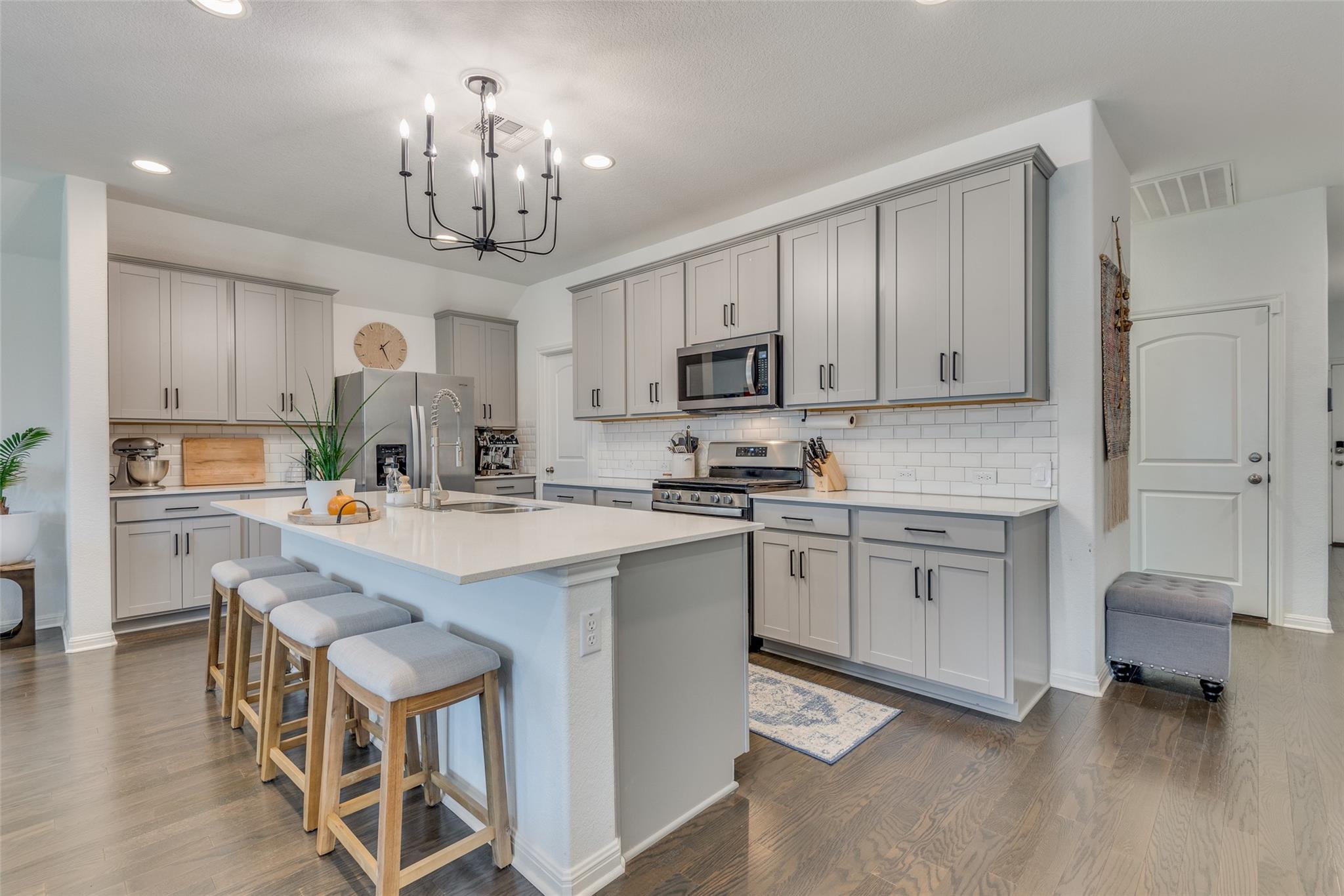 809 S San Marcos St, Manor, TX 78653