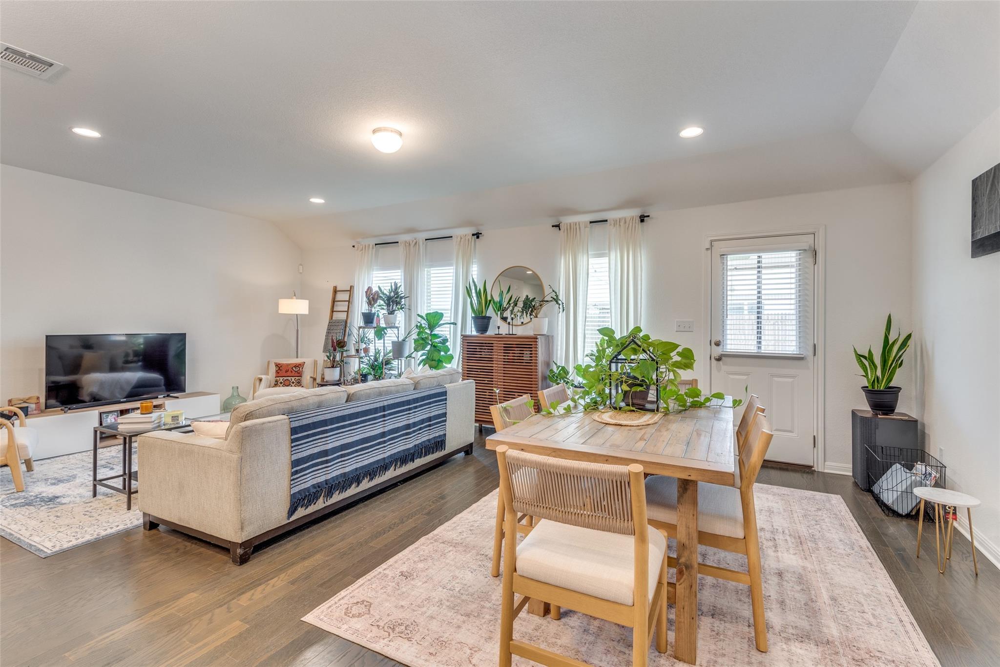 809 S San Marcos St, Manor, TX 78653