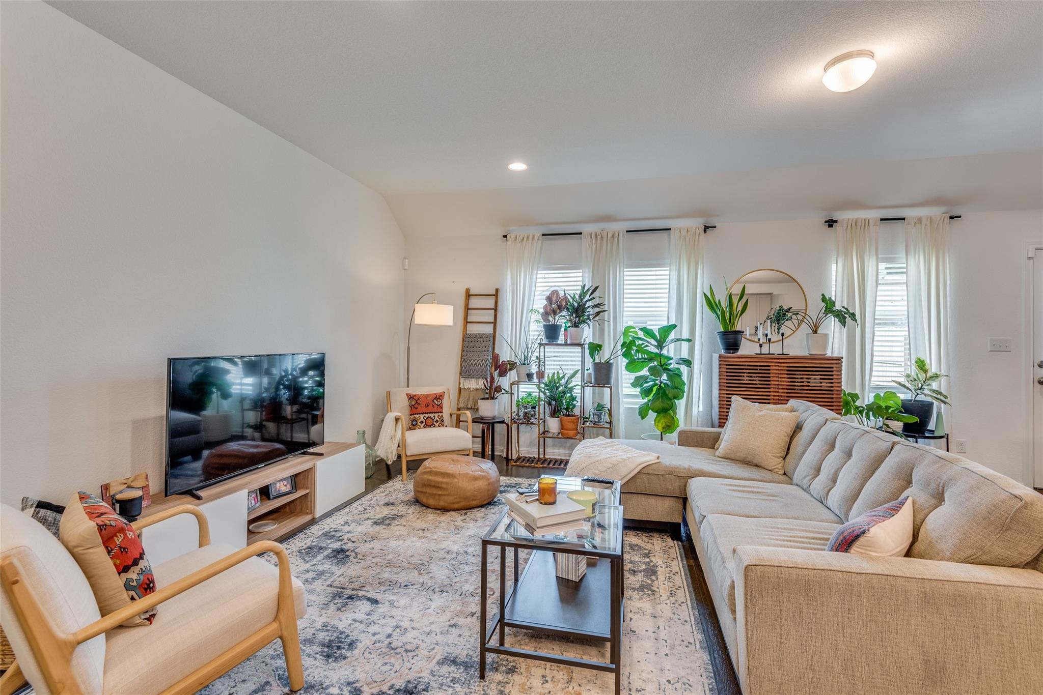 809 S San Marcos St, Manor, TX 78653